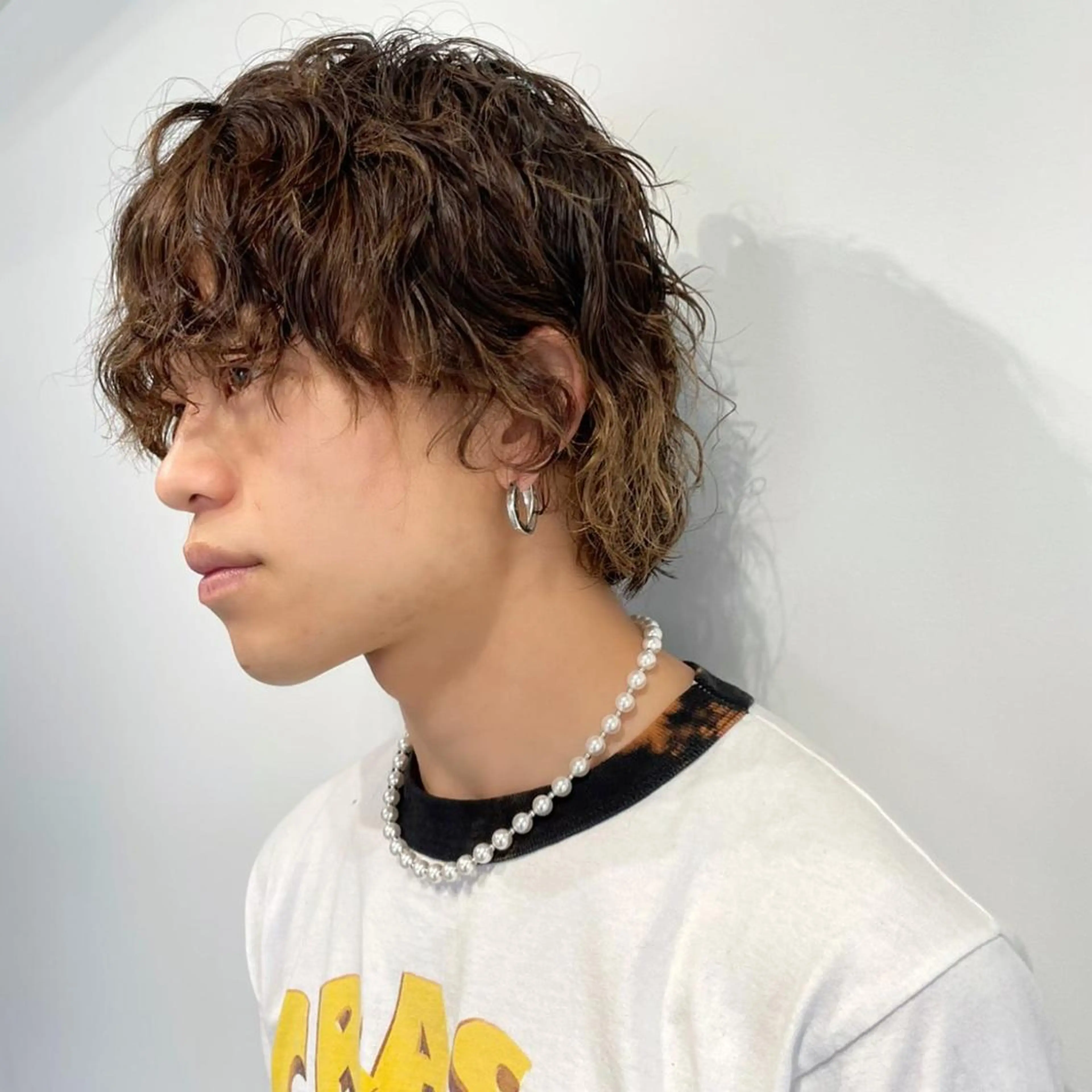 ミディアム パーマ メンズ 嶋佐 昌大 シマサマオのヘアスタイル