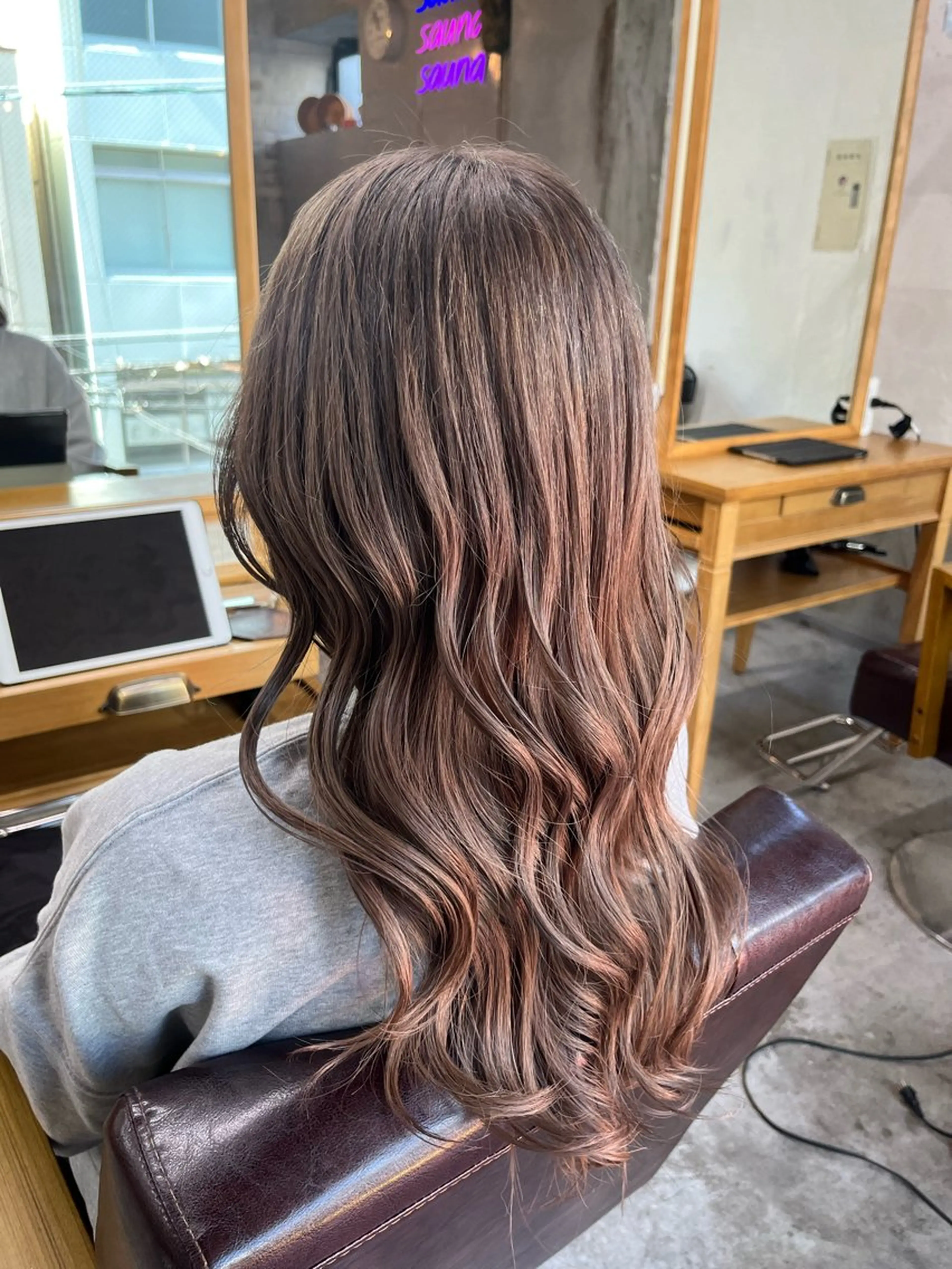 カラー ロビン所属・秋山 美奈のヘアスタイル