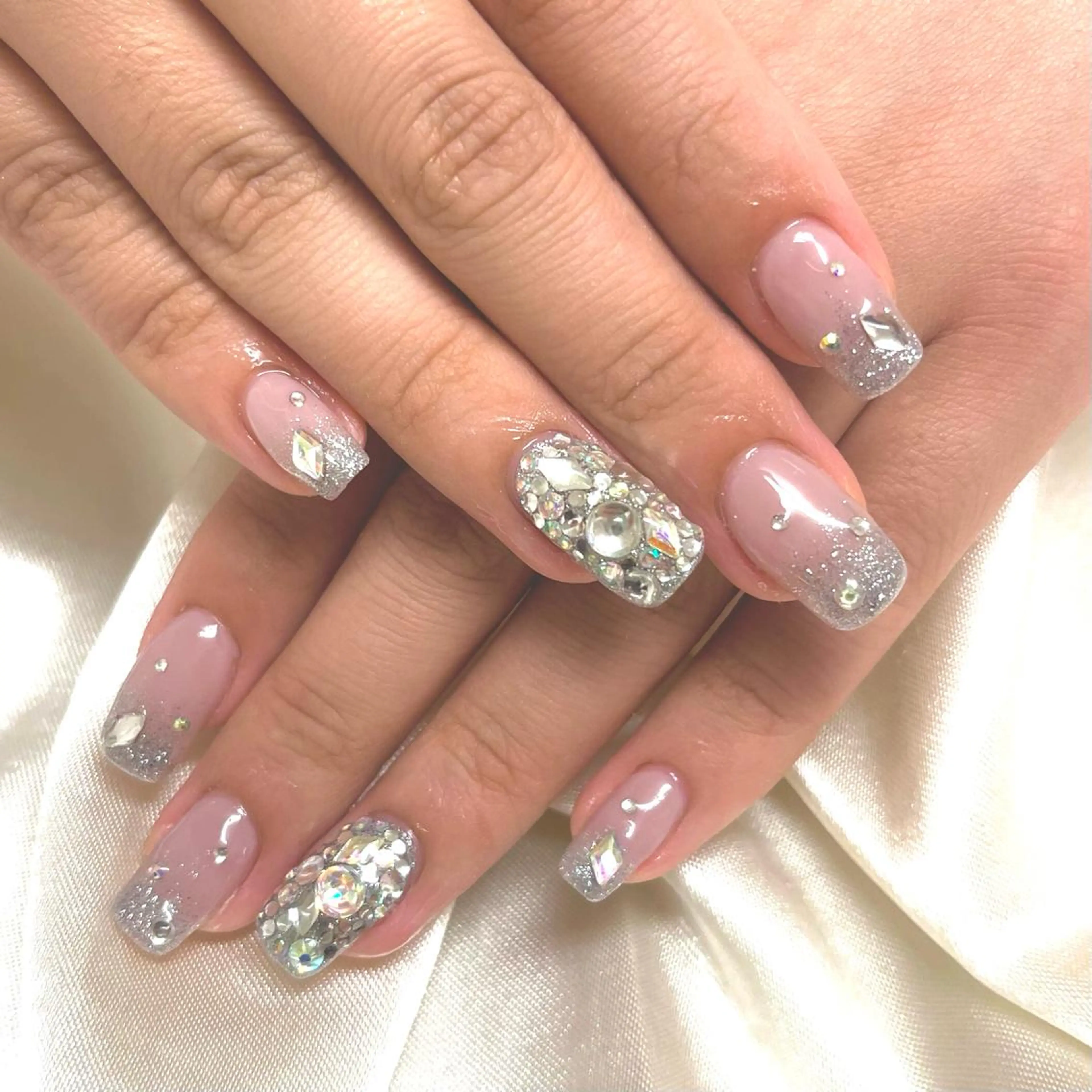 ネイル グラデーション ラメ(グリッター) ラメグラデーション 🤎🧸 Aya 🧸🤎のネイルデザイン