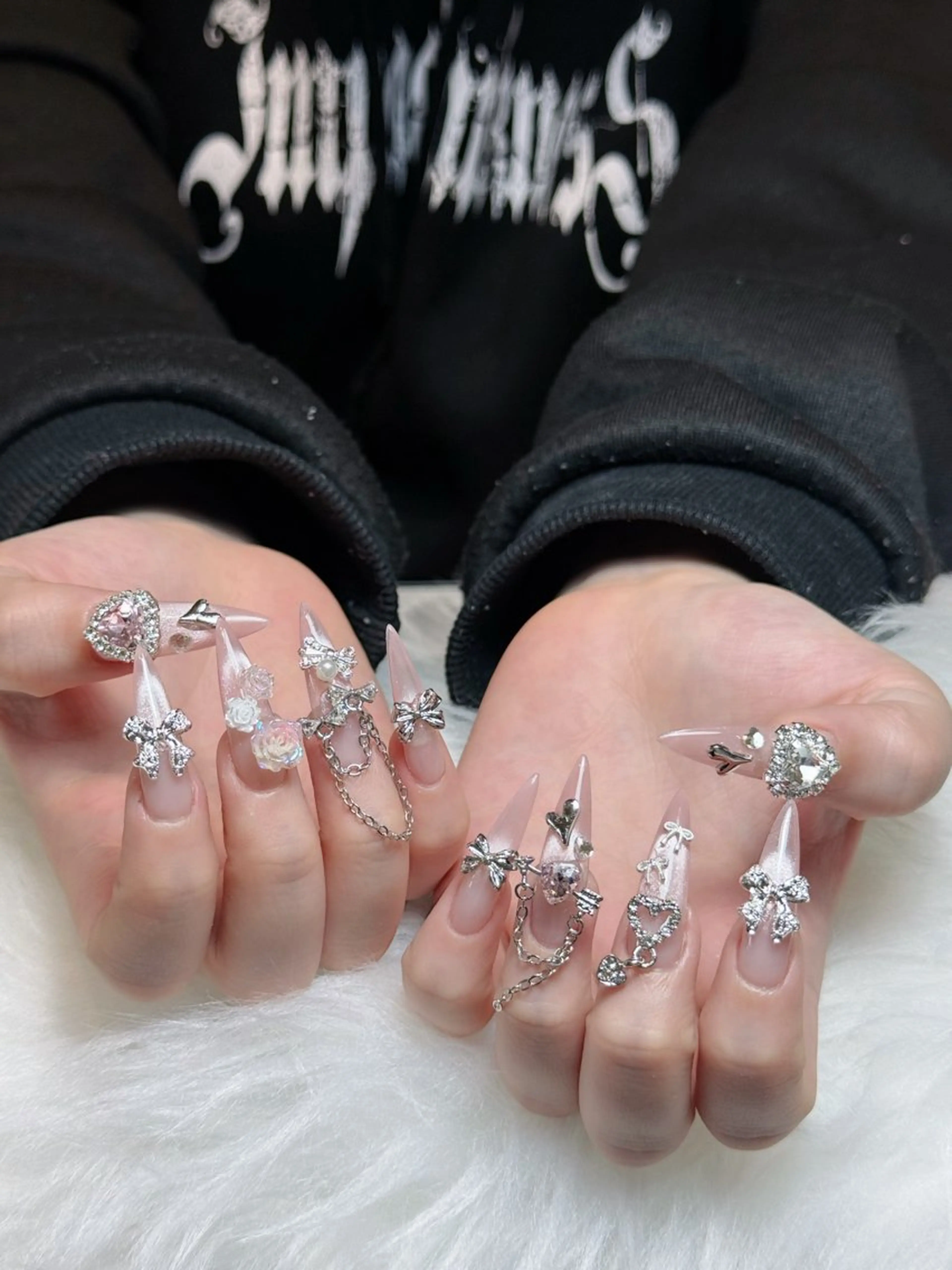 ネイル チークネイル ドット フレンチネイル グラデーション ハート ハンドネイル Julli NailStudioのネイルデザイン