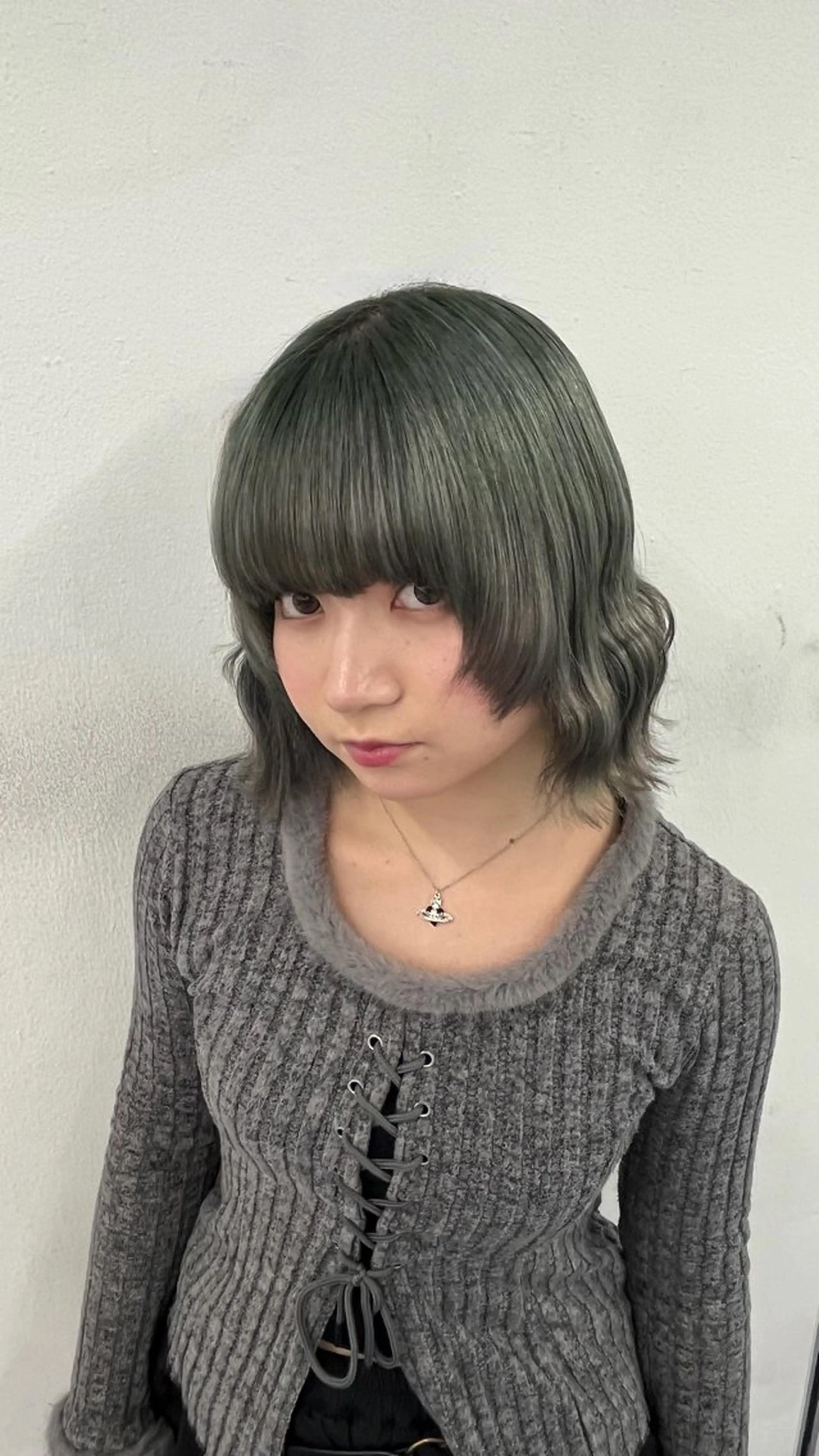 ミディアム 佐藤 百々花のヘアスタイル