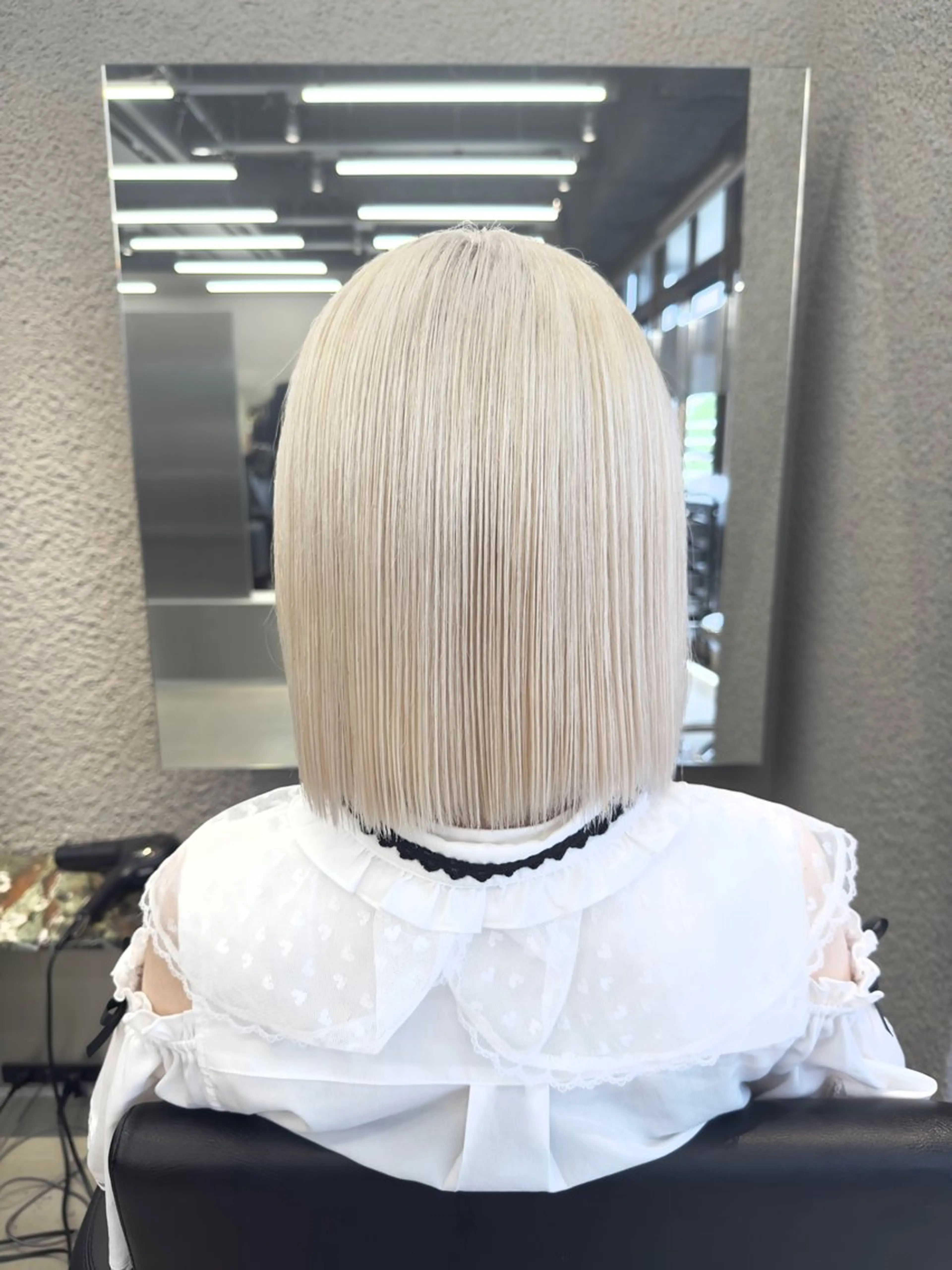 ショート カラー ブロンド ホワイトブロンド ヘアカラー トリートメント 鈴木/ミルクティー/ ブリーチ/ボブ/のヘアスタイル