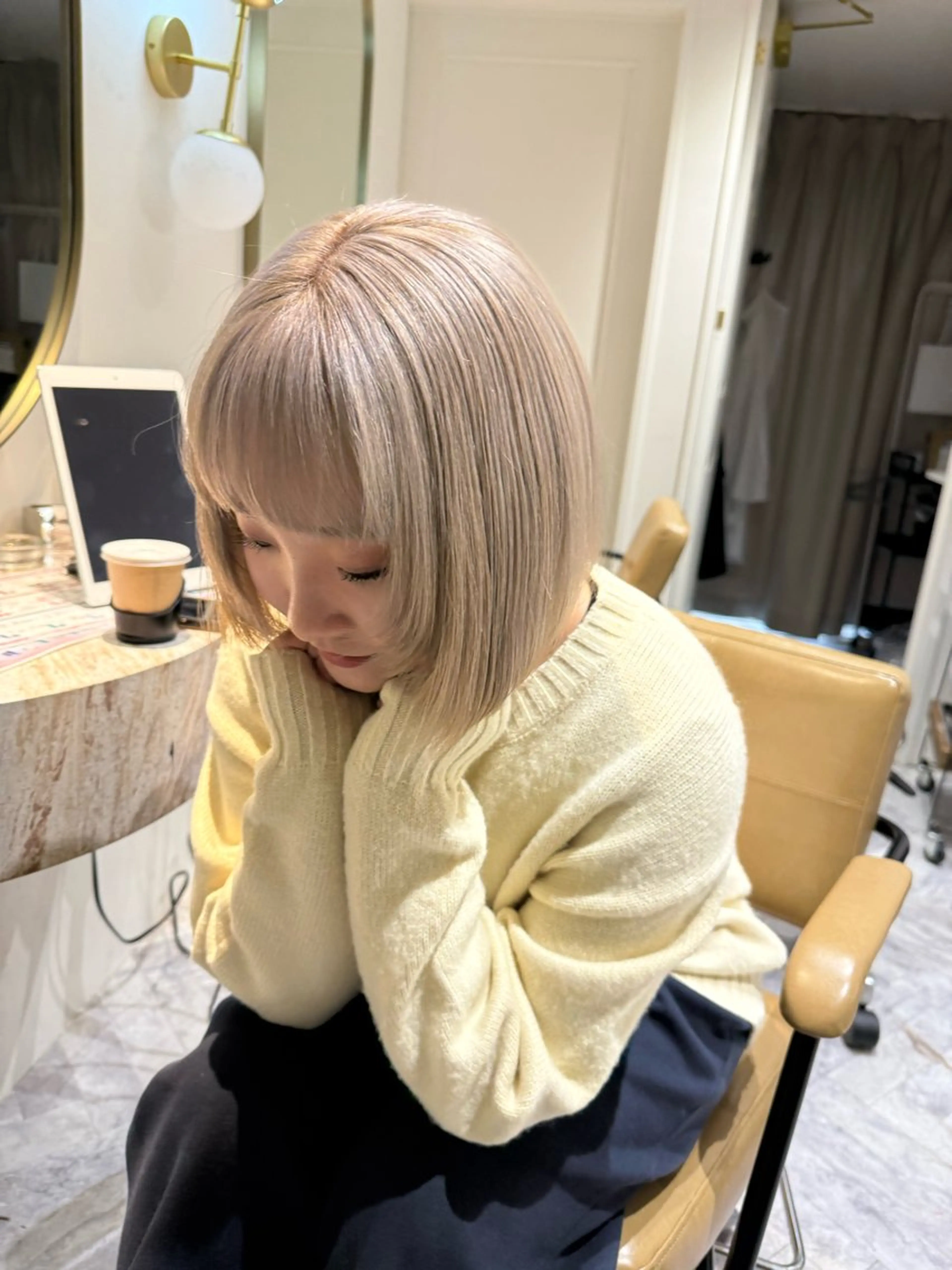 ショート カラー ミルクティー× グレージュMOMOのヘアスタイル