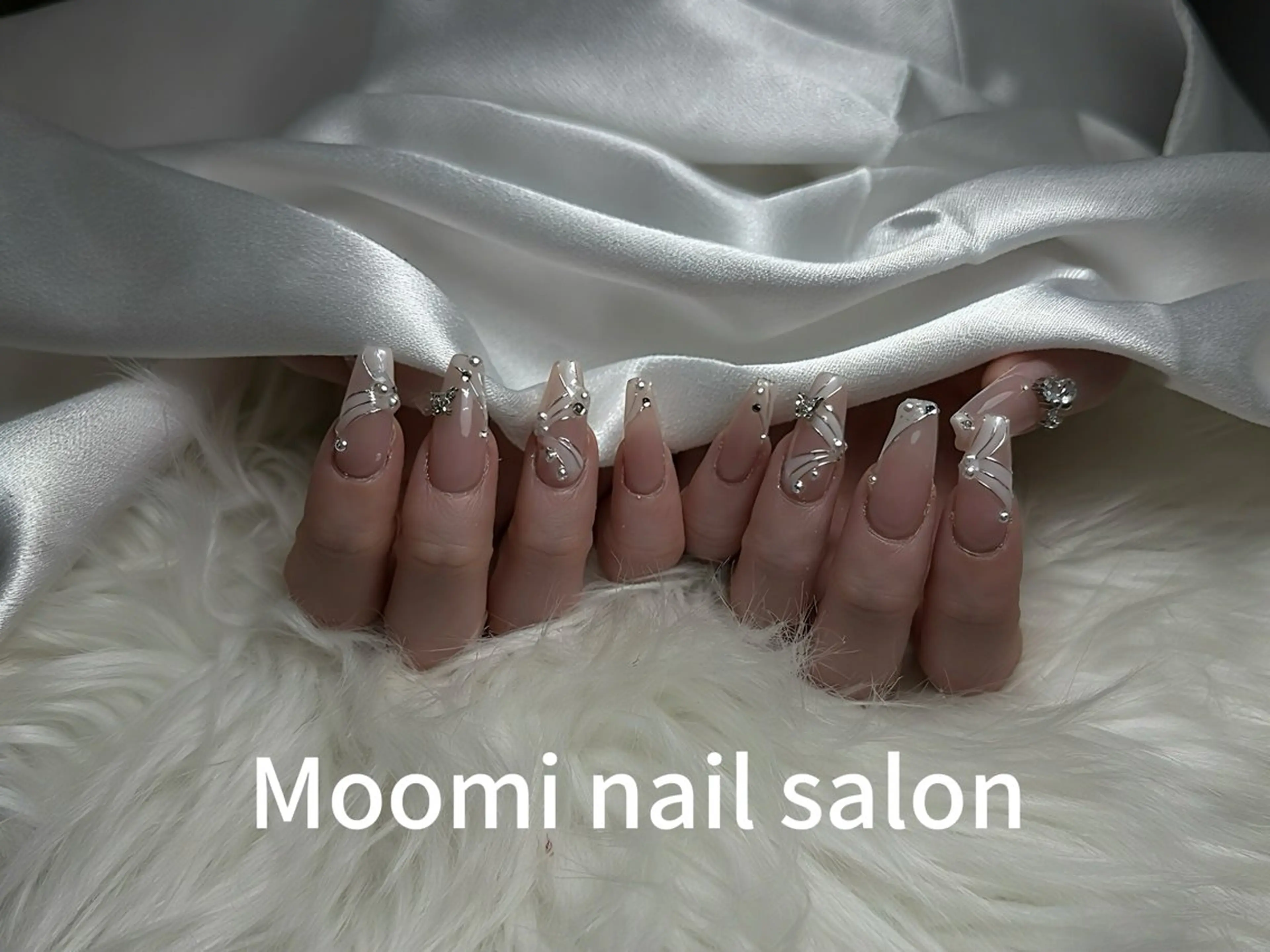 ロング 韓国風ヘア ハンドネイル Moomi nail salonのネイルデザイン