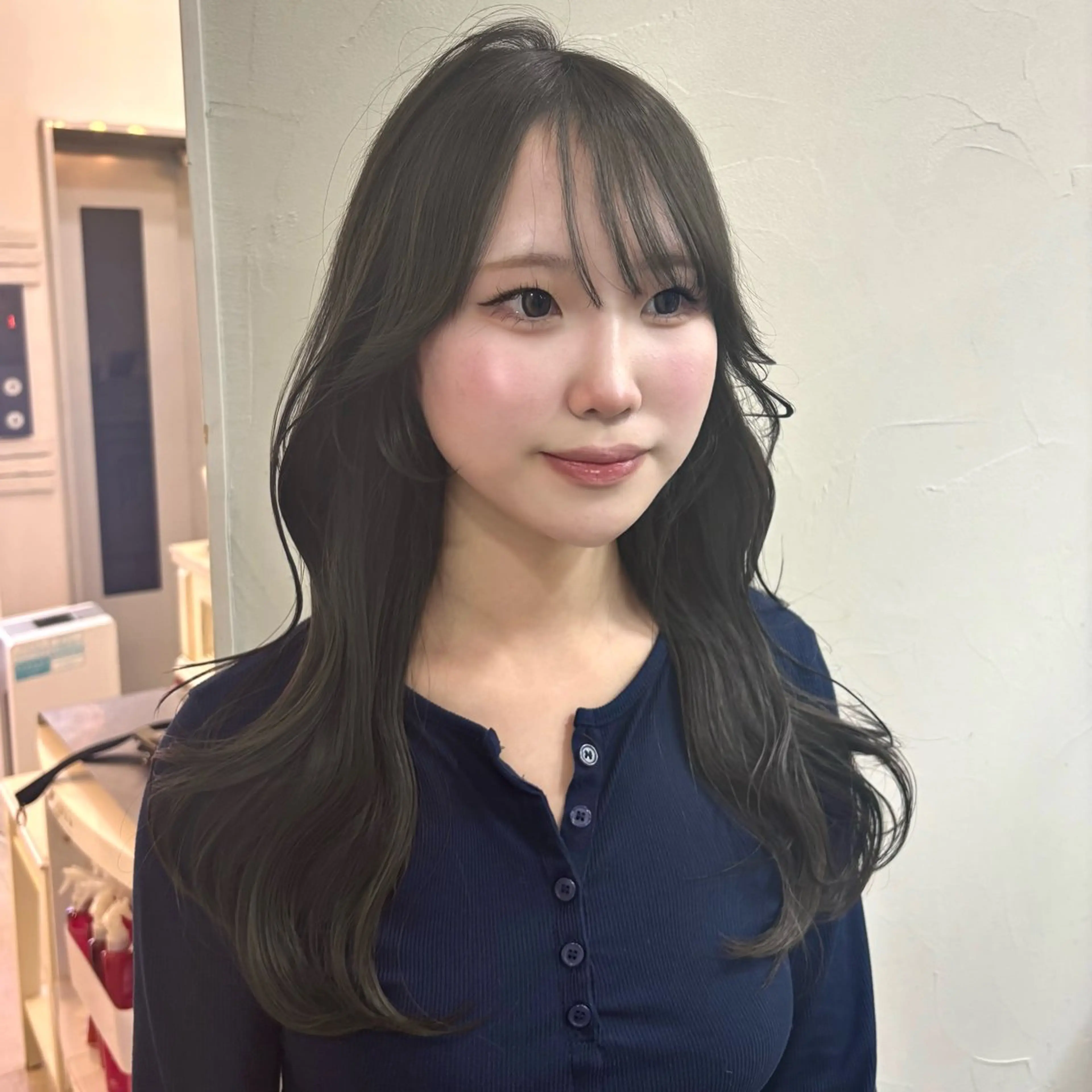 ロング カラー 透明感カラー オリーブグレー くびれヘア レイヤーカット カット ヘアカラー トリートメント レイヤー/顔周り/ 韓国ヘア🤍フウカのヘアスタイル