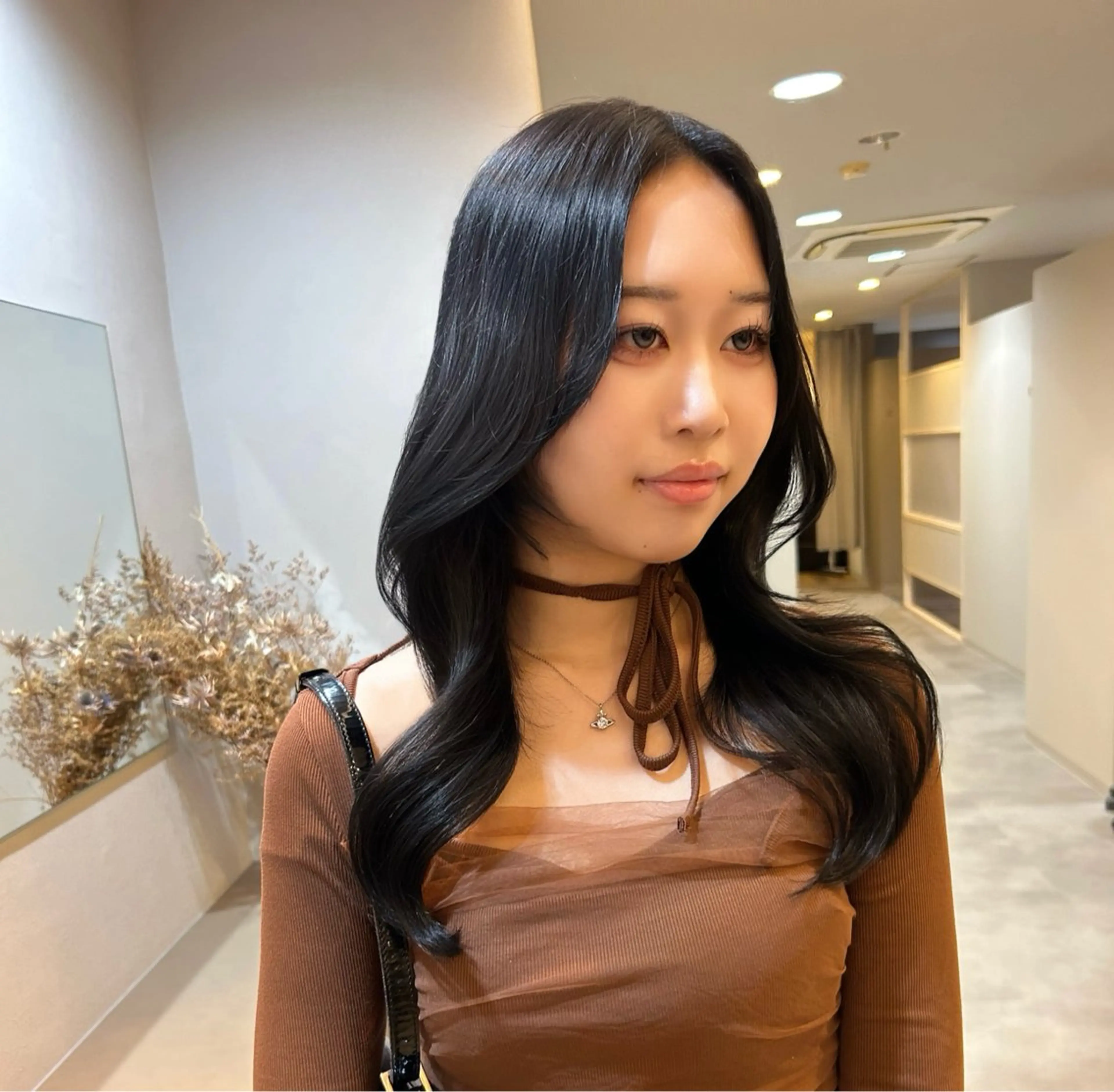 セミロング カラー White beauty salon所属・神谷 凪のヘアスタイル