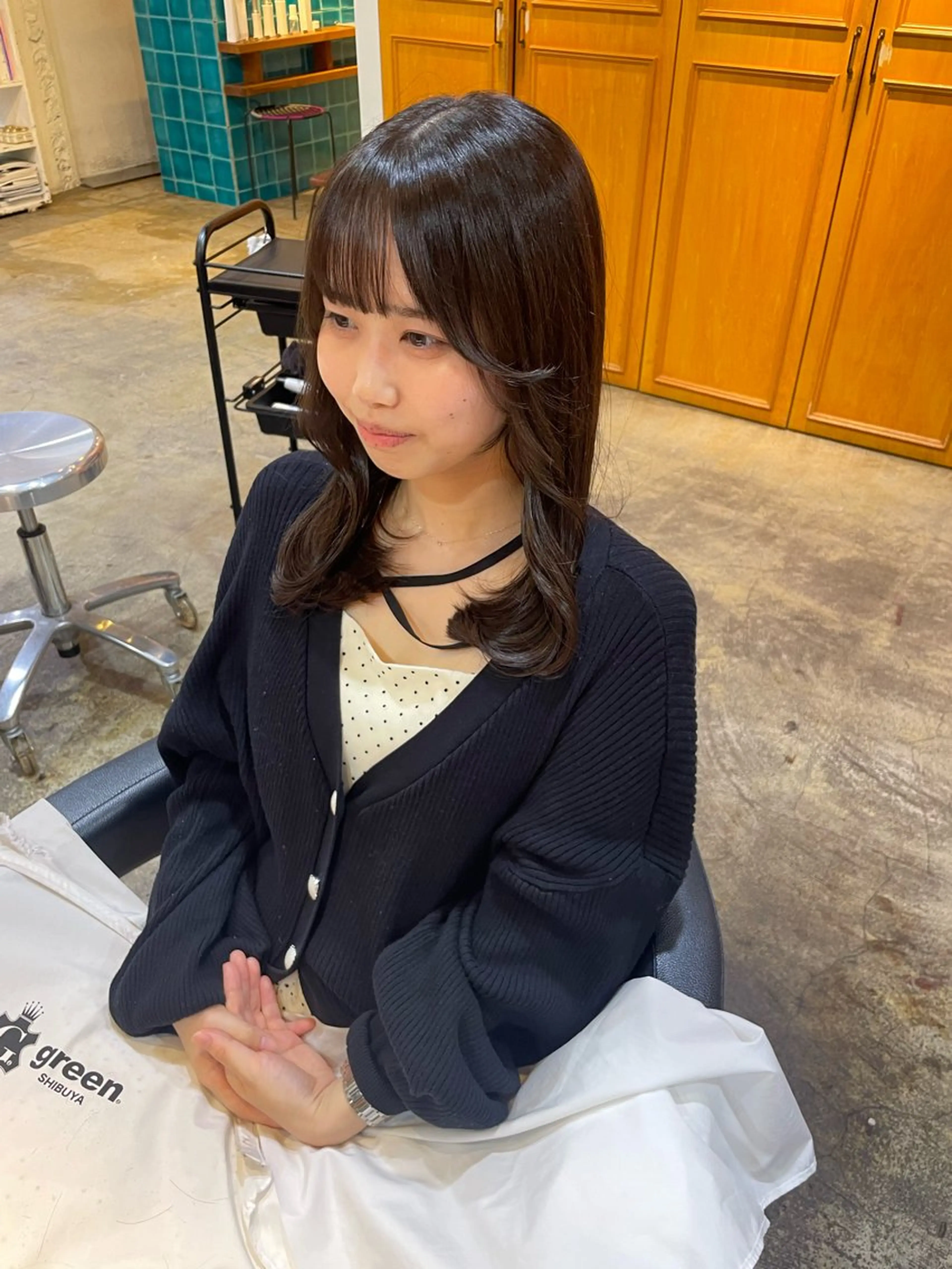 ミディアム カラー グレージュ MIOベージュカラー 柔らかいカラーのヘアスタイル