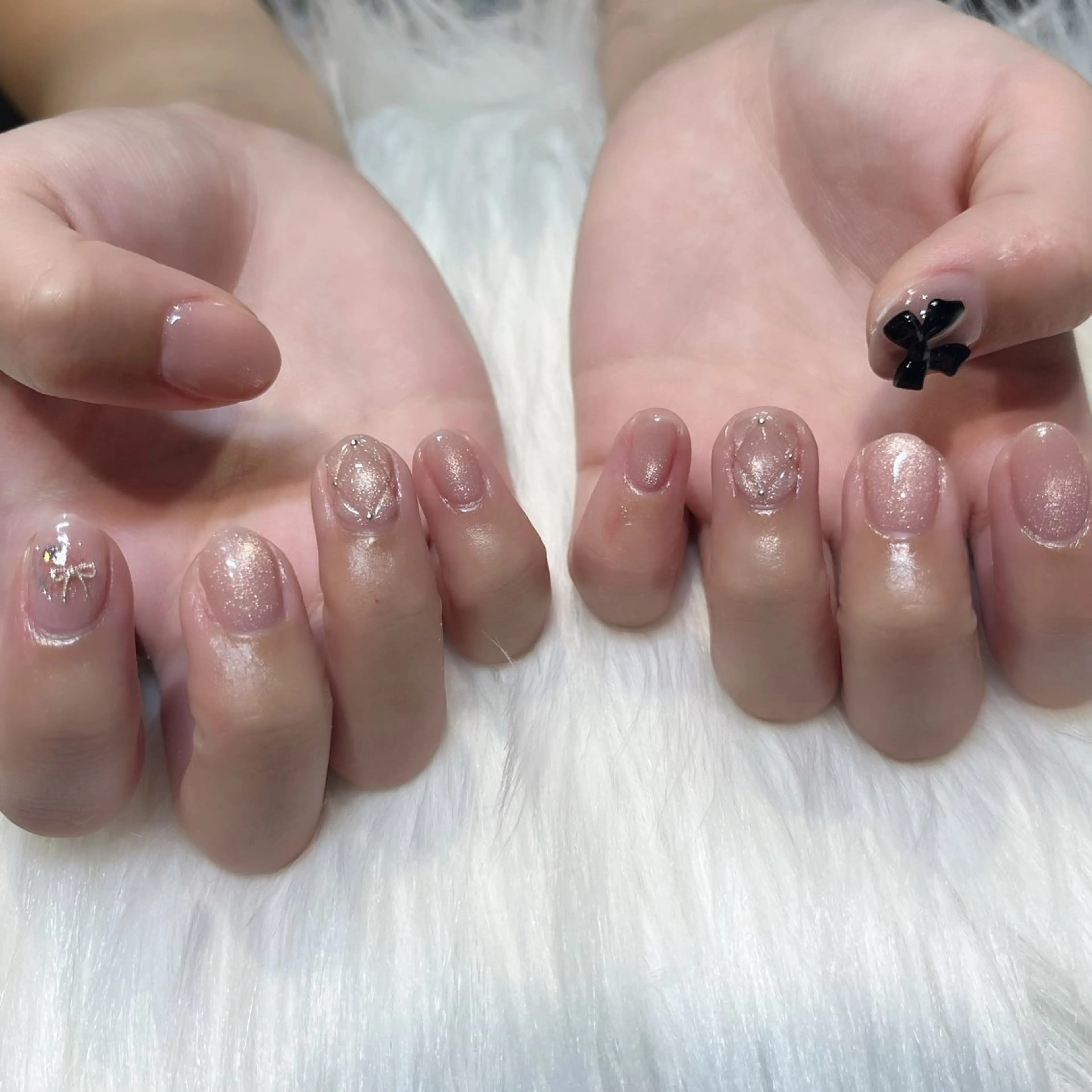 ネイル アートネイル ガーリー 韓国ネイル マグネットネイル 持ち込み KOKONA 🎀のネイルデザイン