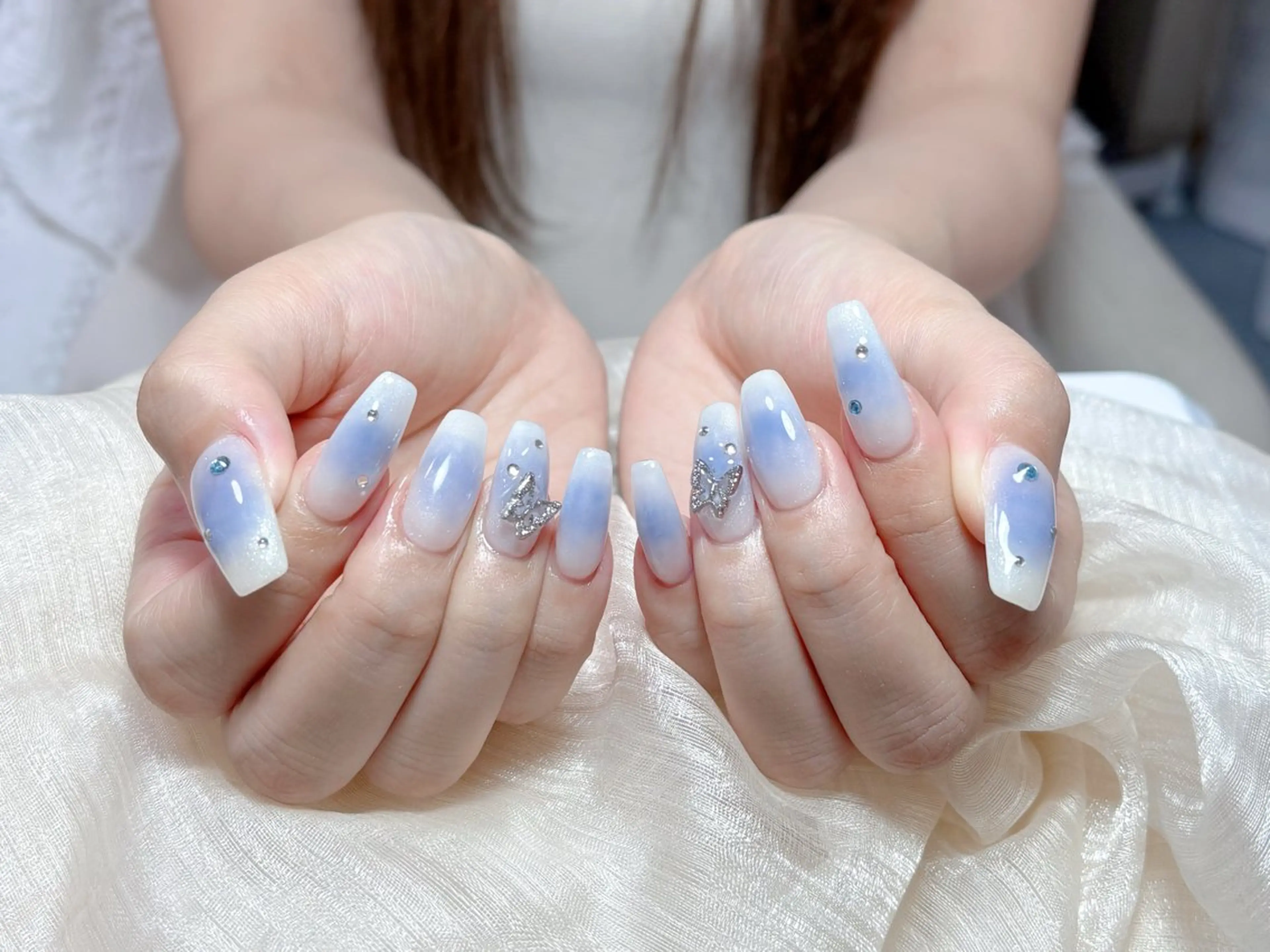 ネイル オーロラネイル チークネイル フレンチネイル ジェルネイル ガラスフレンチ ハンドネイル Nail Jolie所属・Nail Jolieのネイルデザイン