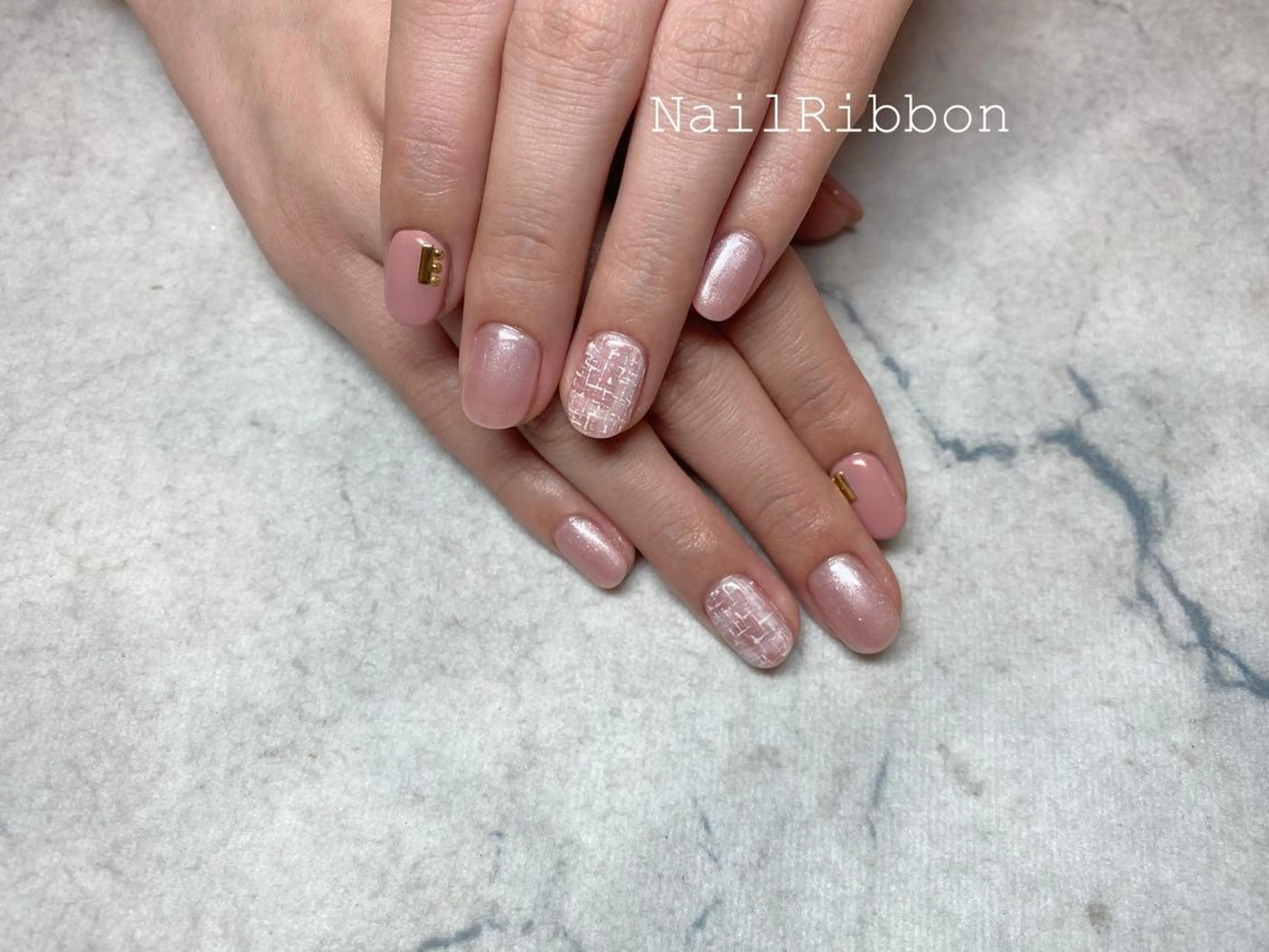ネイル ネイルリボン 受付スタッフのネイルデザイン