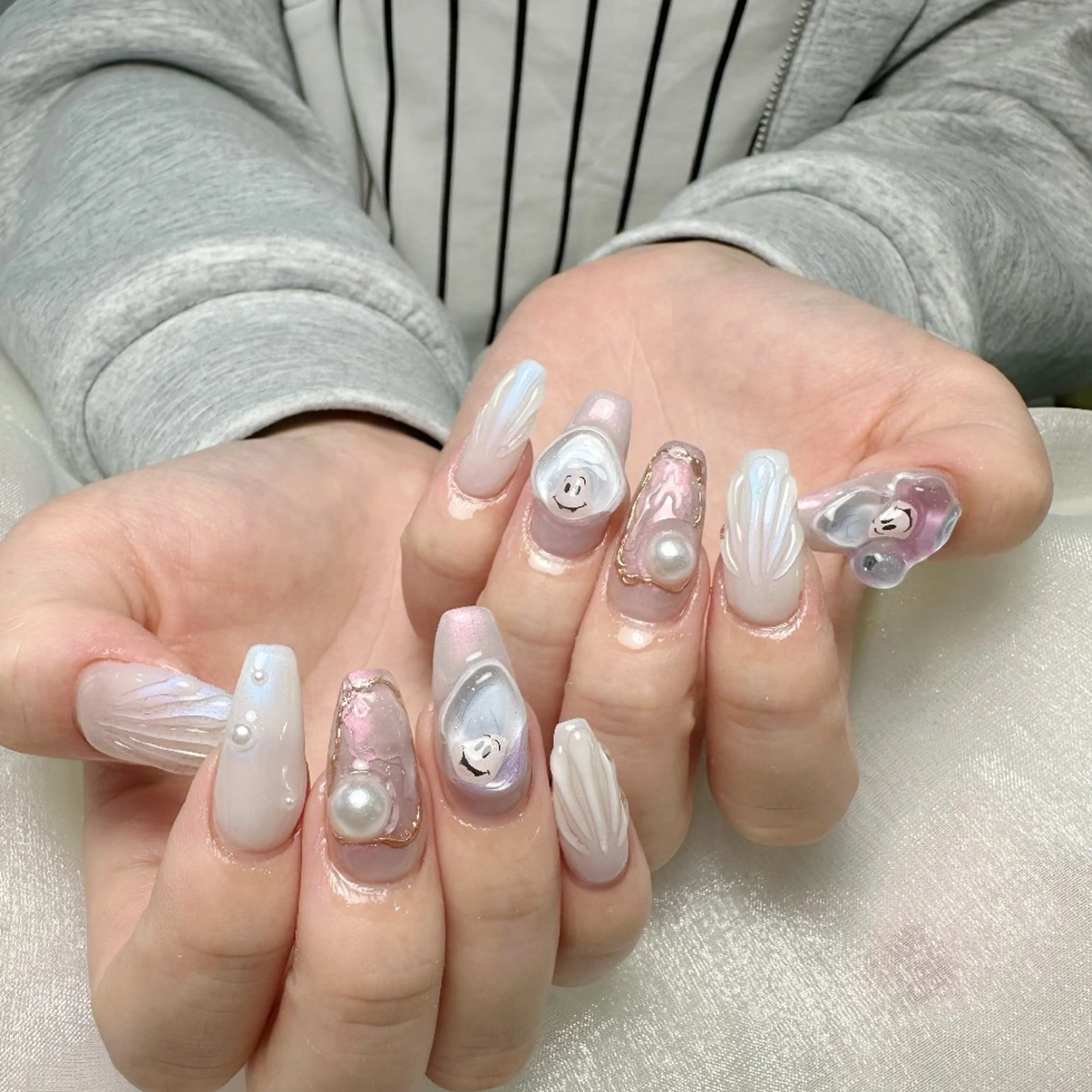ネイル チークネイル フレンチネイル ジェルネイル ガーリー キラキラネイル ハンドネイル UM Nail Salonのネイルデザイン