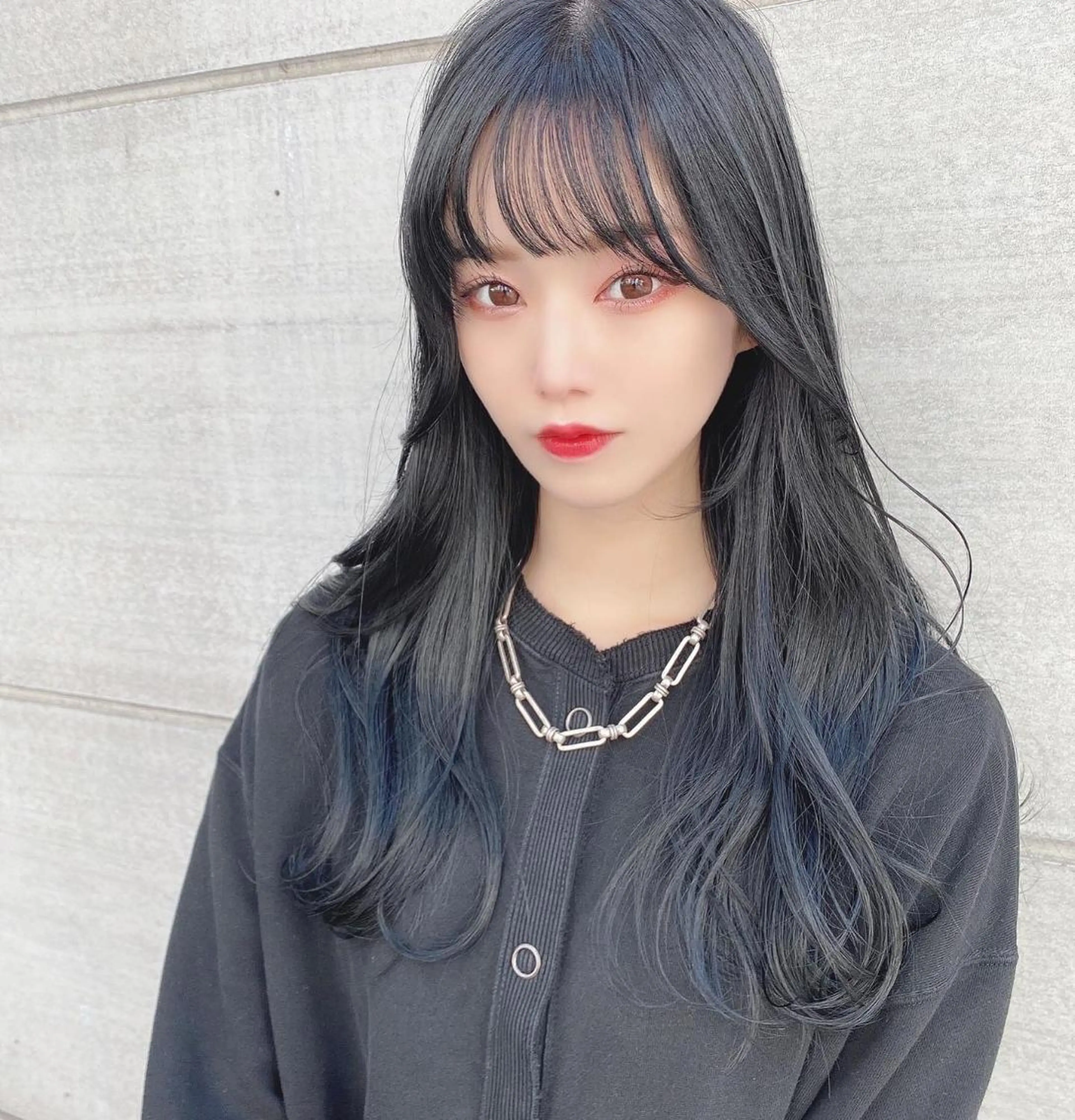 ミディアム カラー ヘアアレンジ ミディアムパーマ 黒髪 ブルーカラー ブルーブラック 透明感カラー 韓国/髪質改善💘 櫻井かれんのヘアスタイル