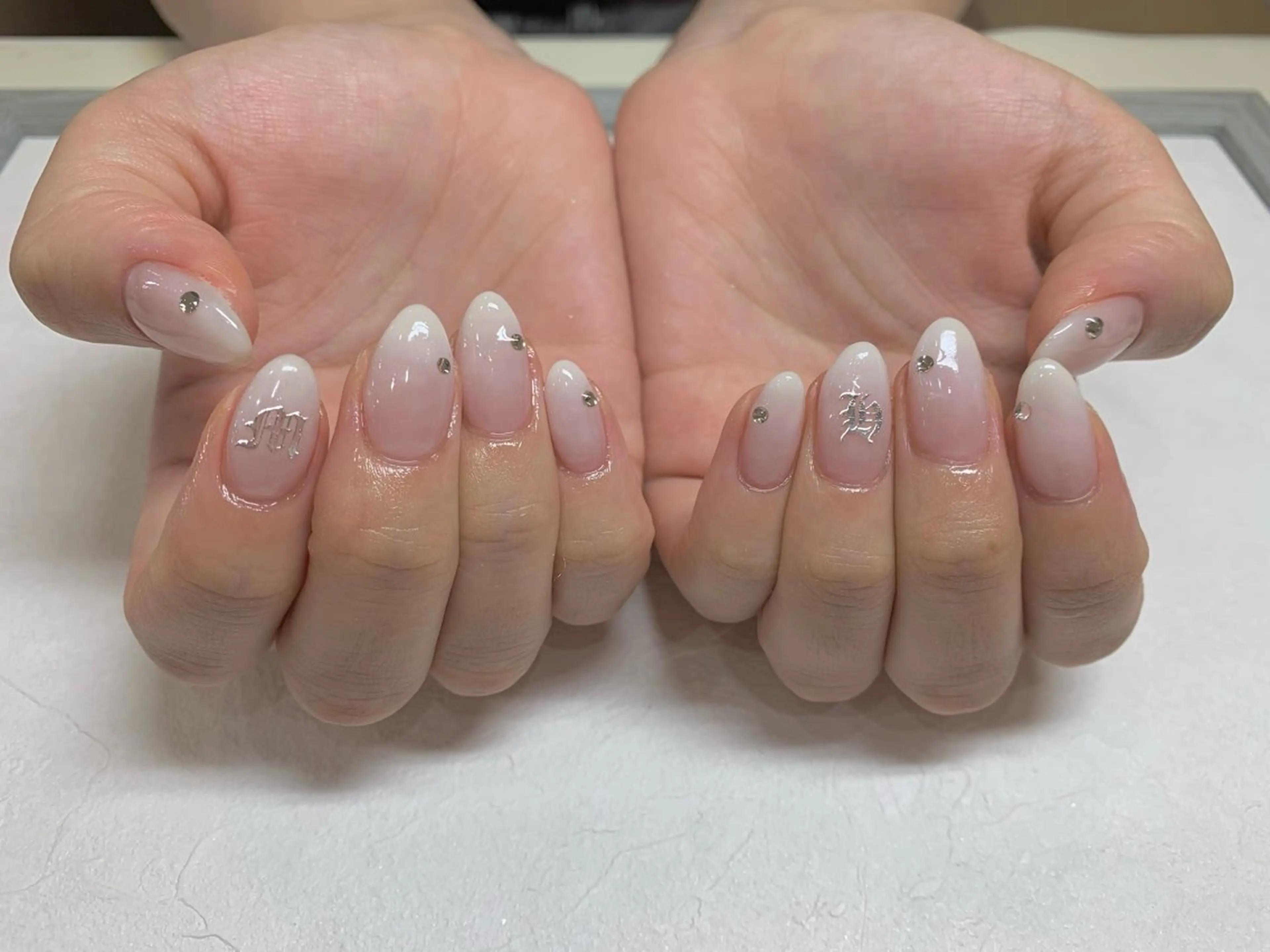 ネイル ストーンネイル SOARE TADAのネイルデザイン