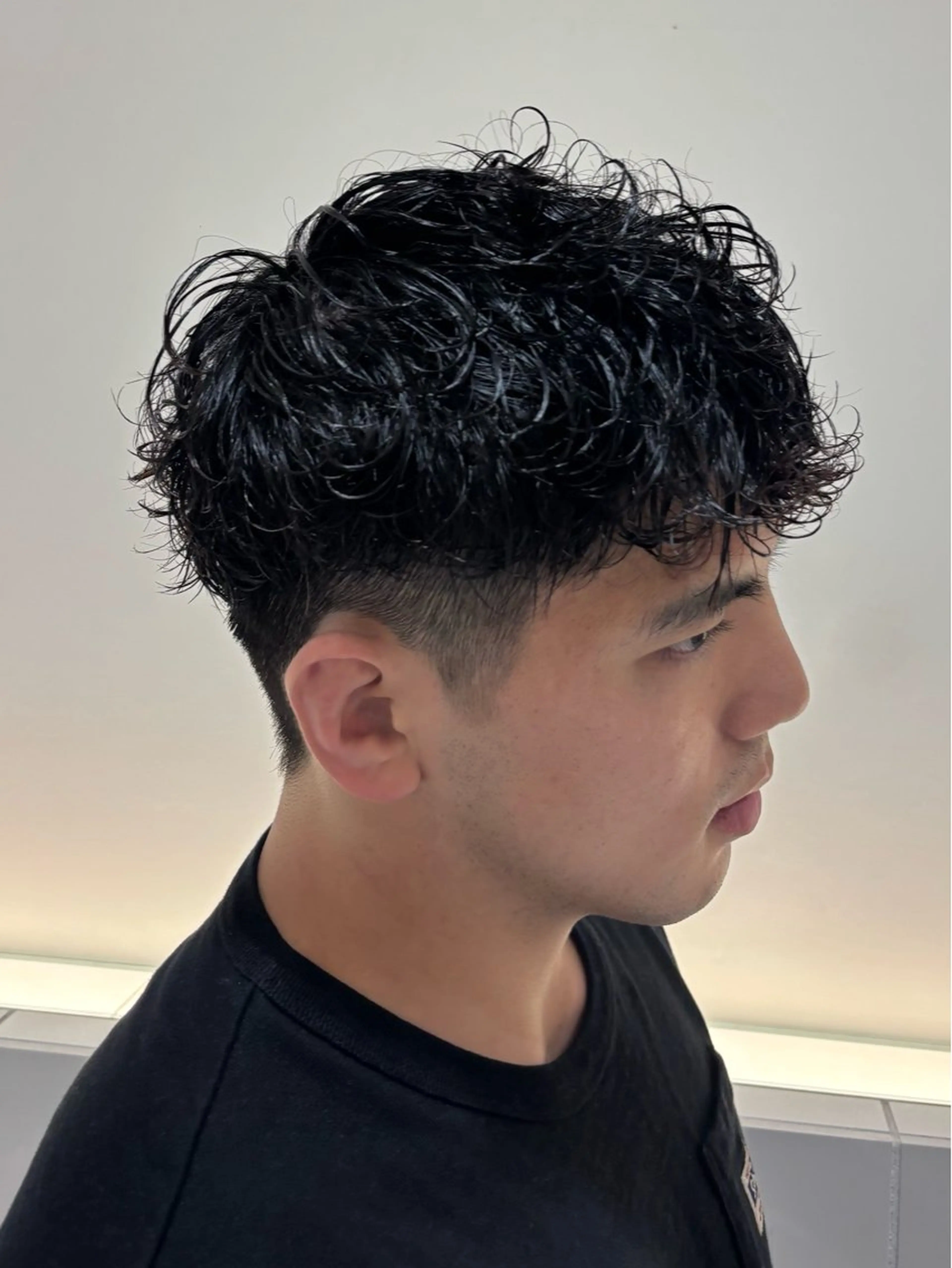 パーマ メンズ スペインカール 刈り上げ ZELE AVEDA イオンレイクタウンkaze店所属・薄井 速のヘアスタイル