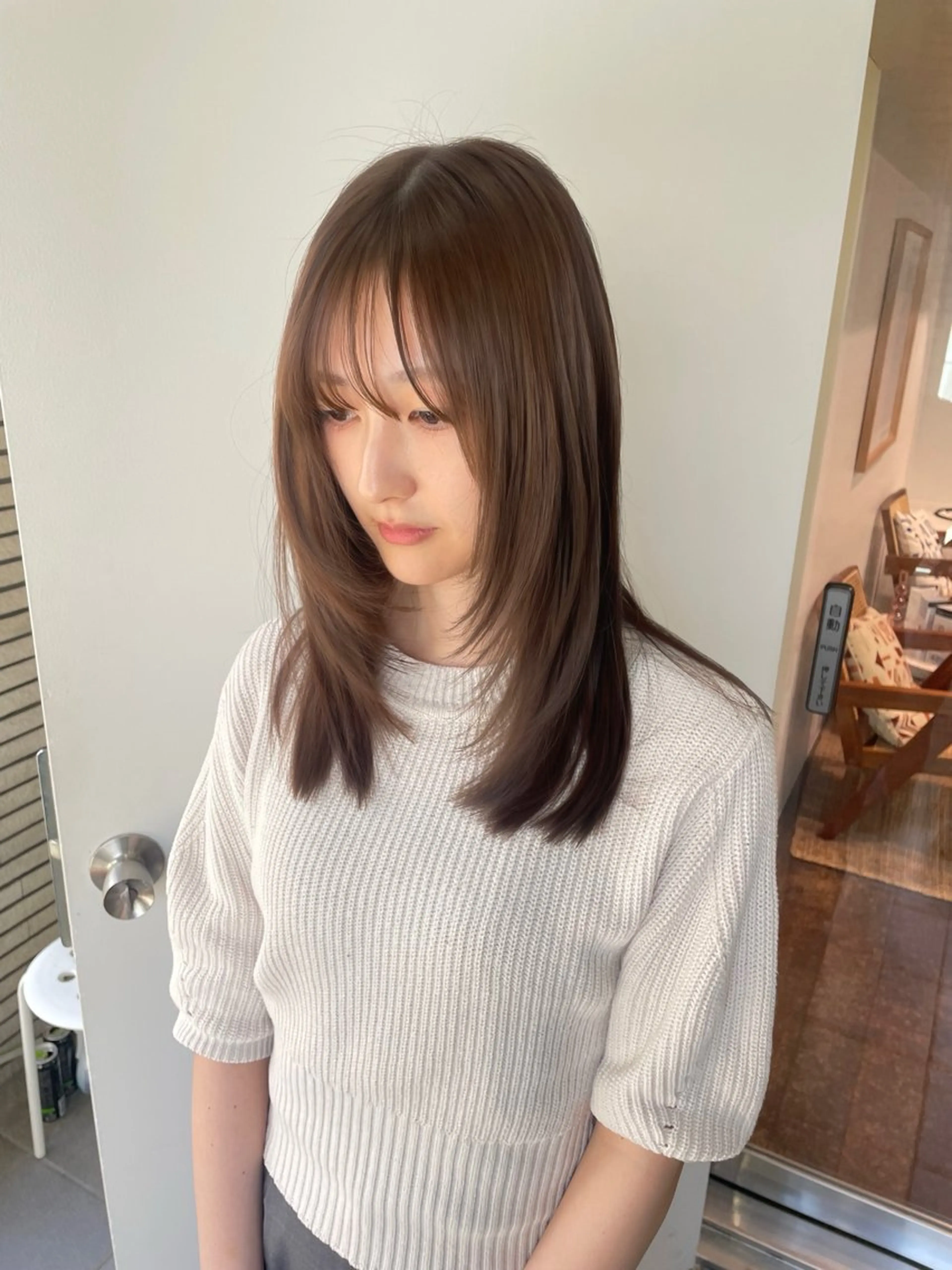 ミディアム カラー ベージュカラー オリーブベージュ 顔まわりレイヤー レイヤーカット 小顔カット カット ヘアカラー トリートメント レイヤーカット🎀 kanaのヘアスタイル