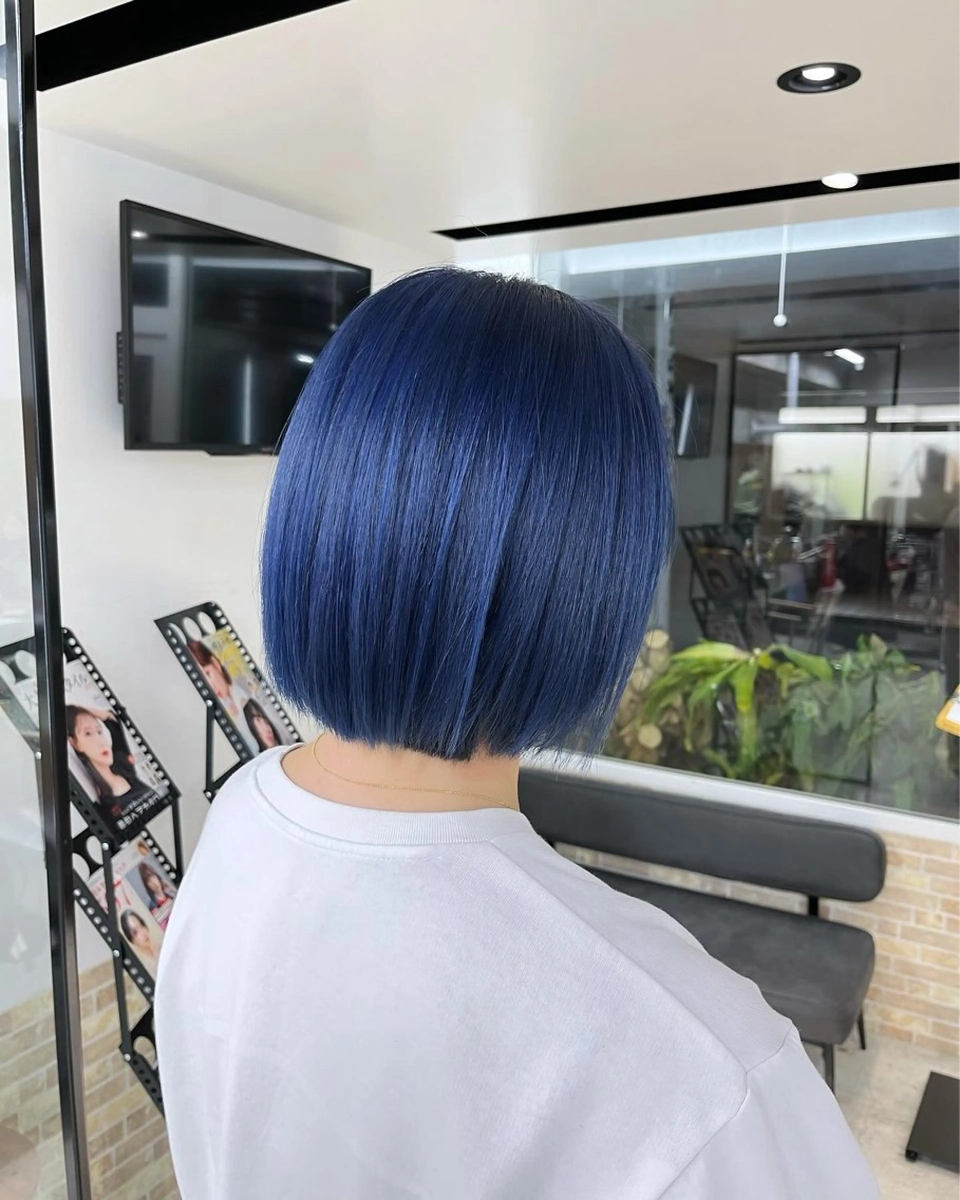 ショート カラー ブリーチ ブルーカラー ネイビーカラー メンズ特化/パーマ/ 骨格矯正カット/真人のヘアスタイル