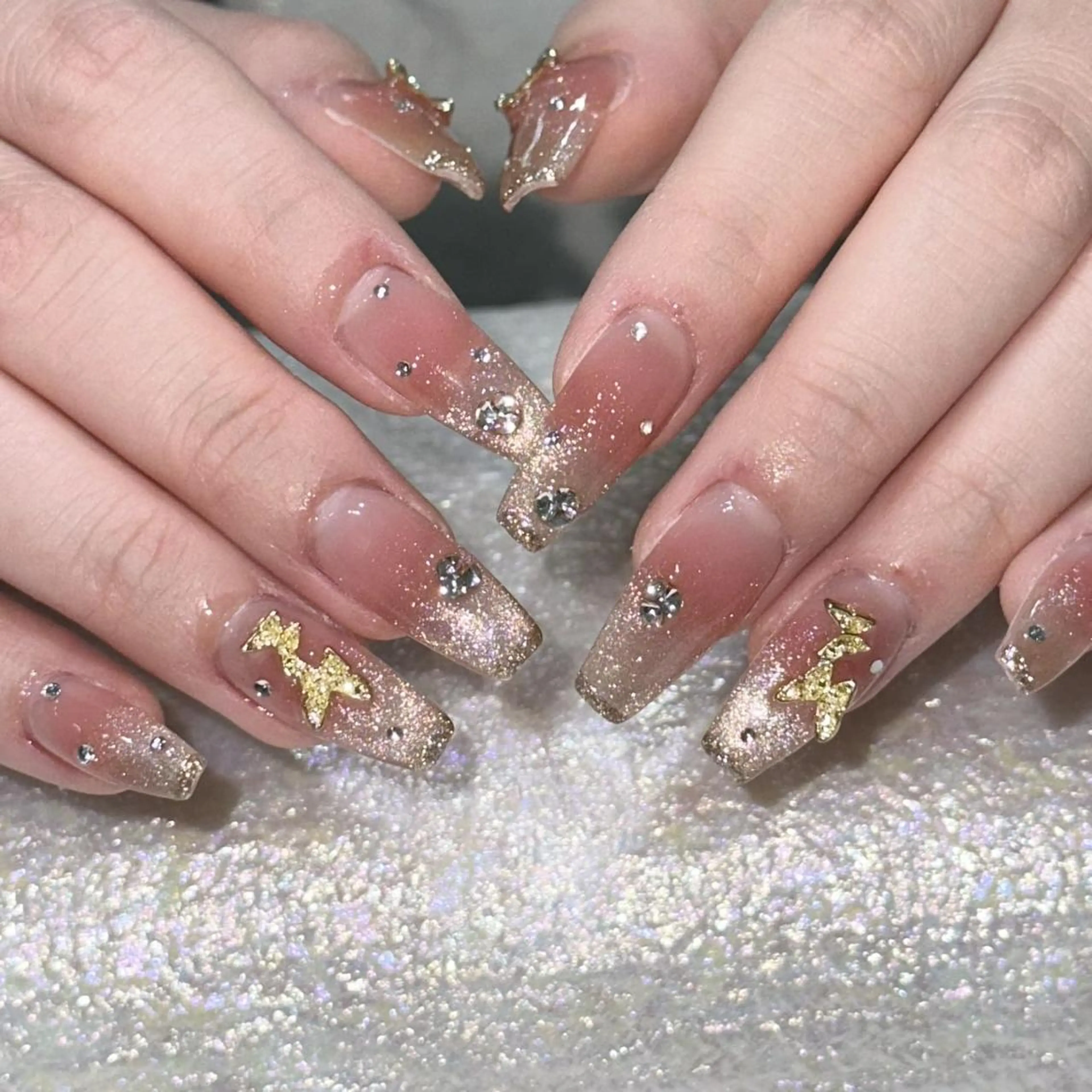 ネイル ハンドネイル Queens PUPUのネイルデザイン