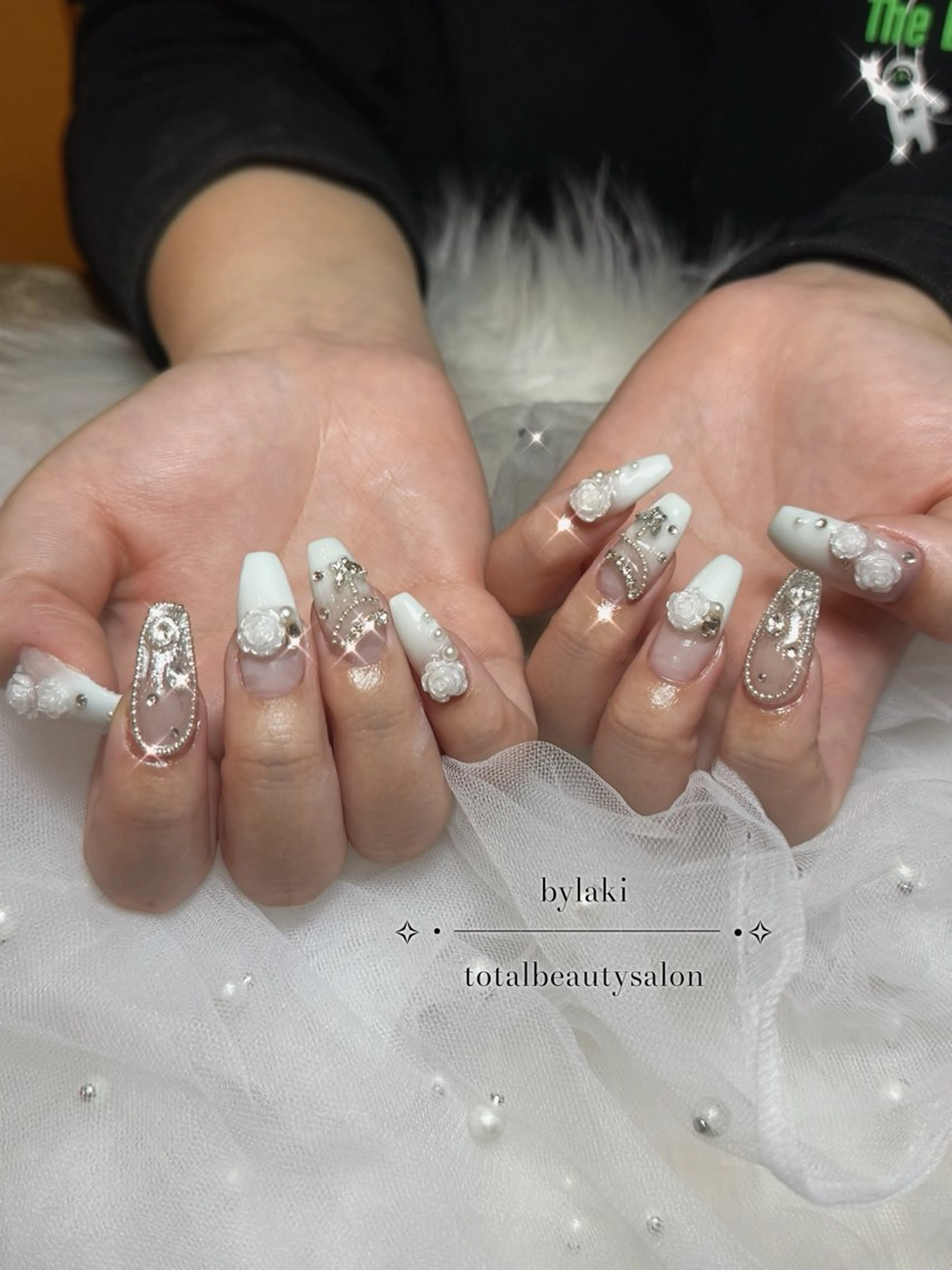 ネイル ワンホンネイル ハンドネイル bylaki🌈 RENAのネイルデザイン