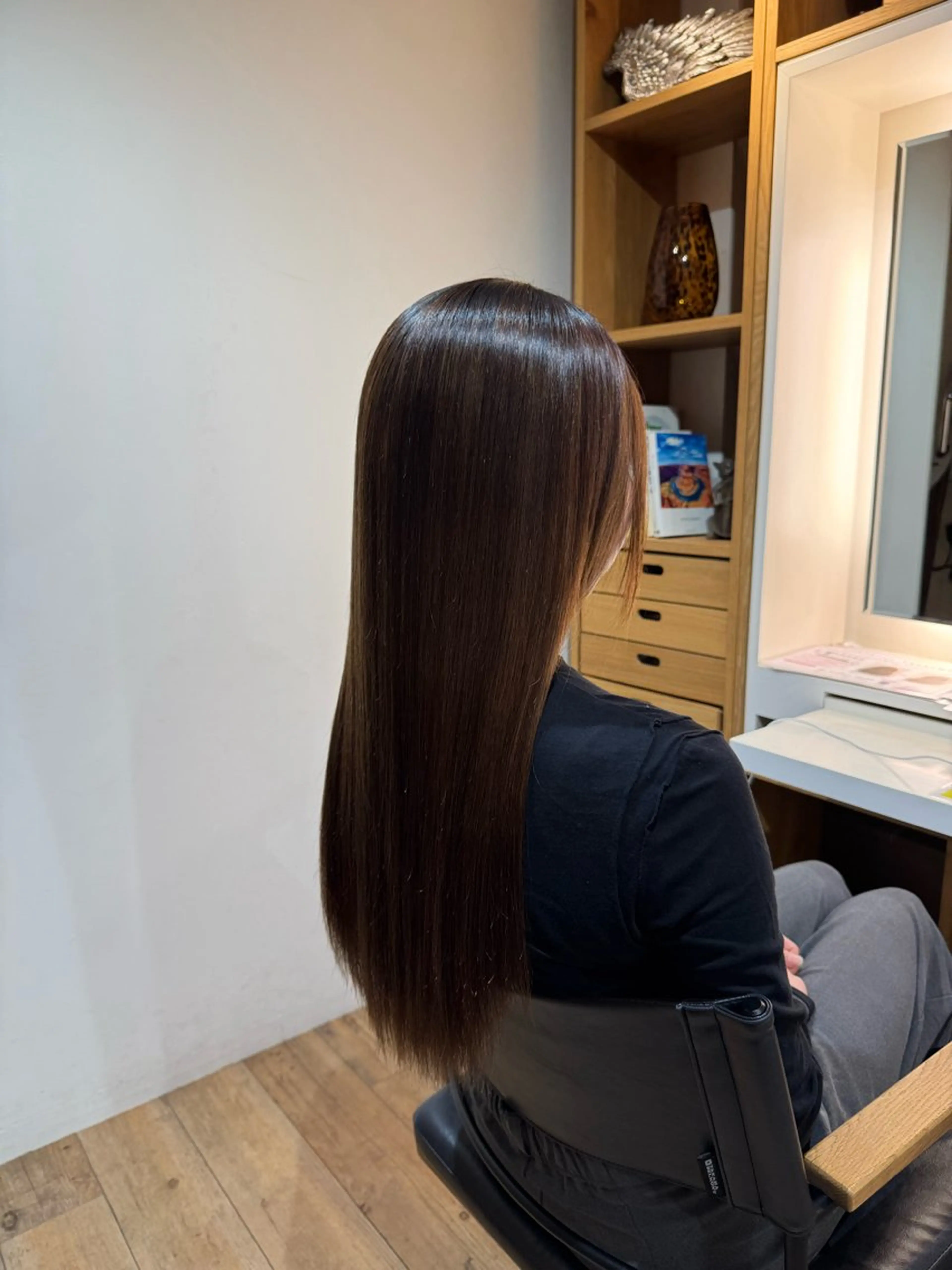 セミロング カット 縮毛矯正 トリートメント afloatkobe所属・美髪/髪質改善 川口凌弥のヘアスタイル