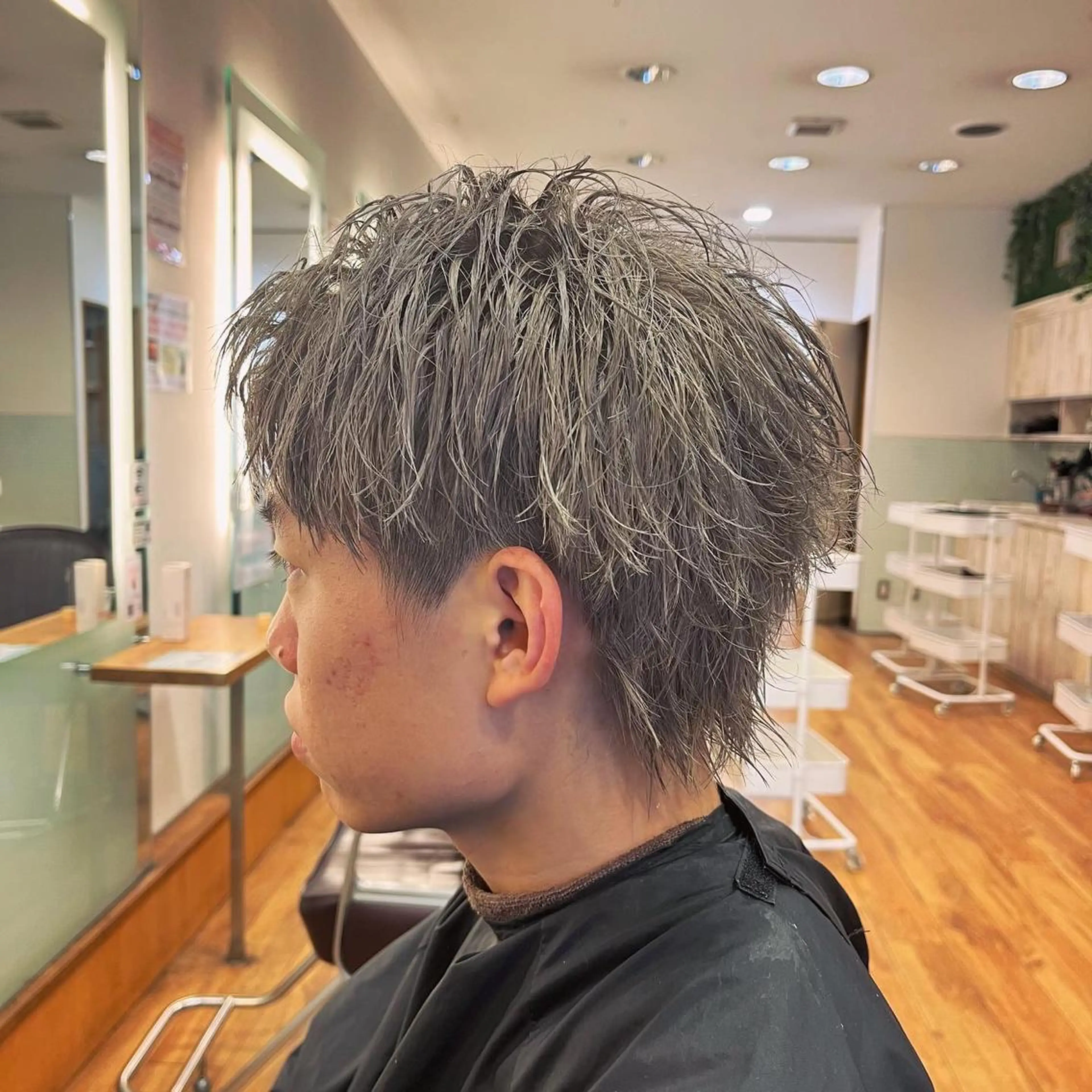 カラー パーマ ヘアアレンジ メンズ メンズハイトーン ハイトーンカラー シルバー メンズ特化 美容師かずまのヘアスタイル