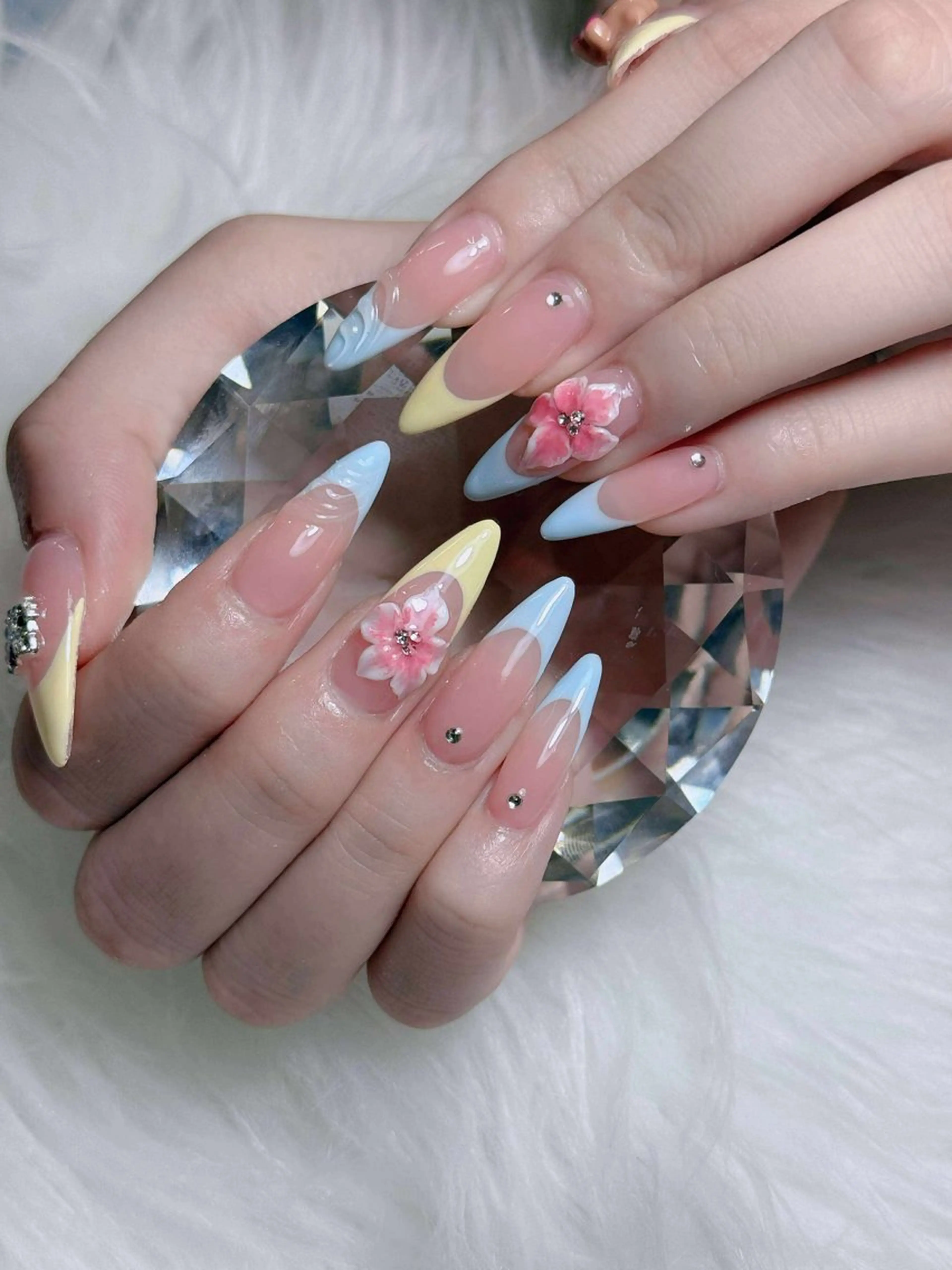 ネイル オーロラネイル チークネイル フットネイル フレンチネイル 韓国ネイル ハンドネイル Lumi Nail 新大久保3‘のネイルデザイン