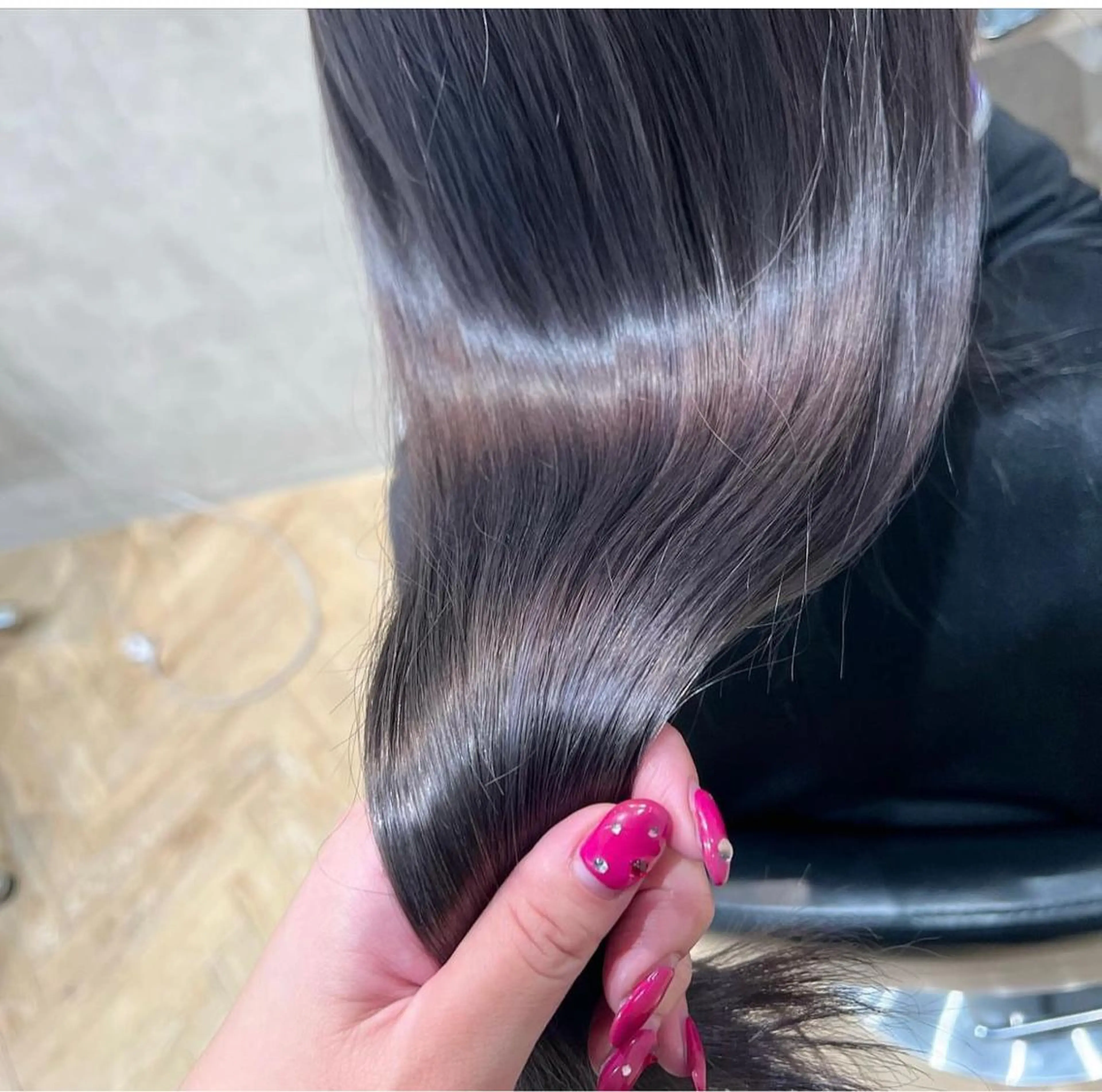 ロング カラー グレージュ ラベンダーカラー ラベンダーグレージュ ラベンダーグレー 🩷🤍 NAMI🤍🩷のヘアスタイル