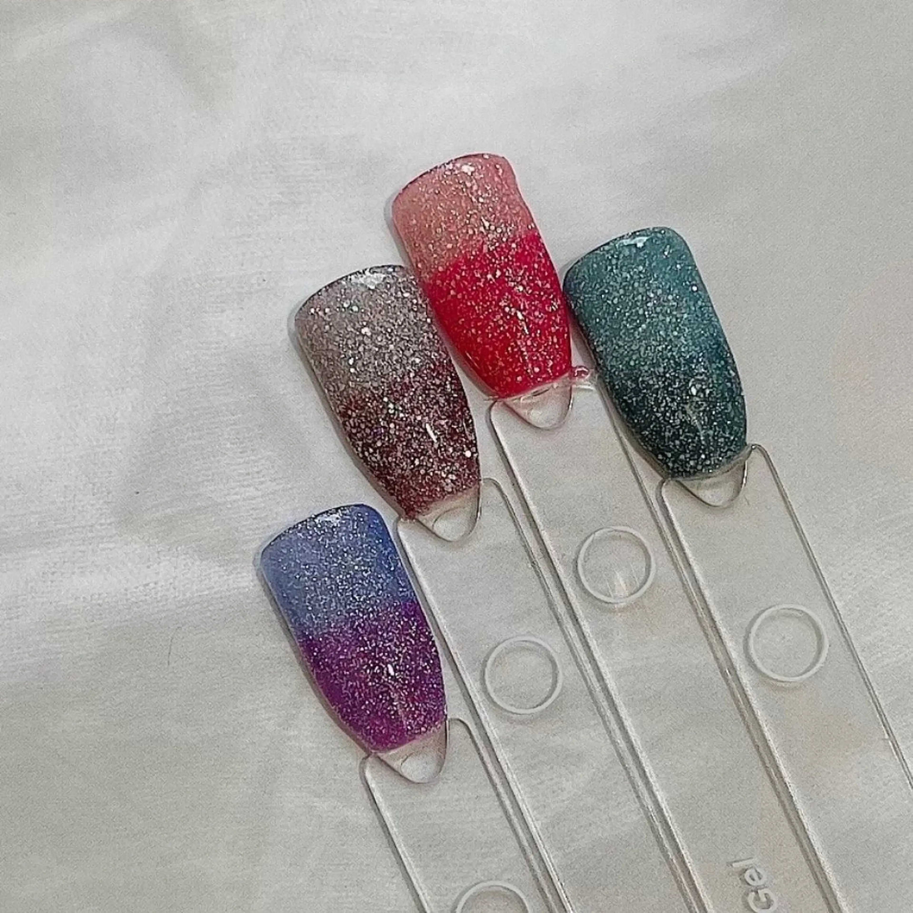 オフ込み/フットワンカラー♪¥4500（jrネイリスト価格）フラッシュラメor体温や紫外線で色が変化するカメレオンカラーの写真