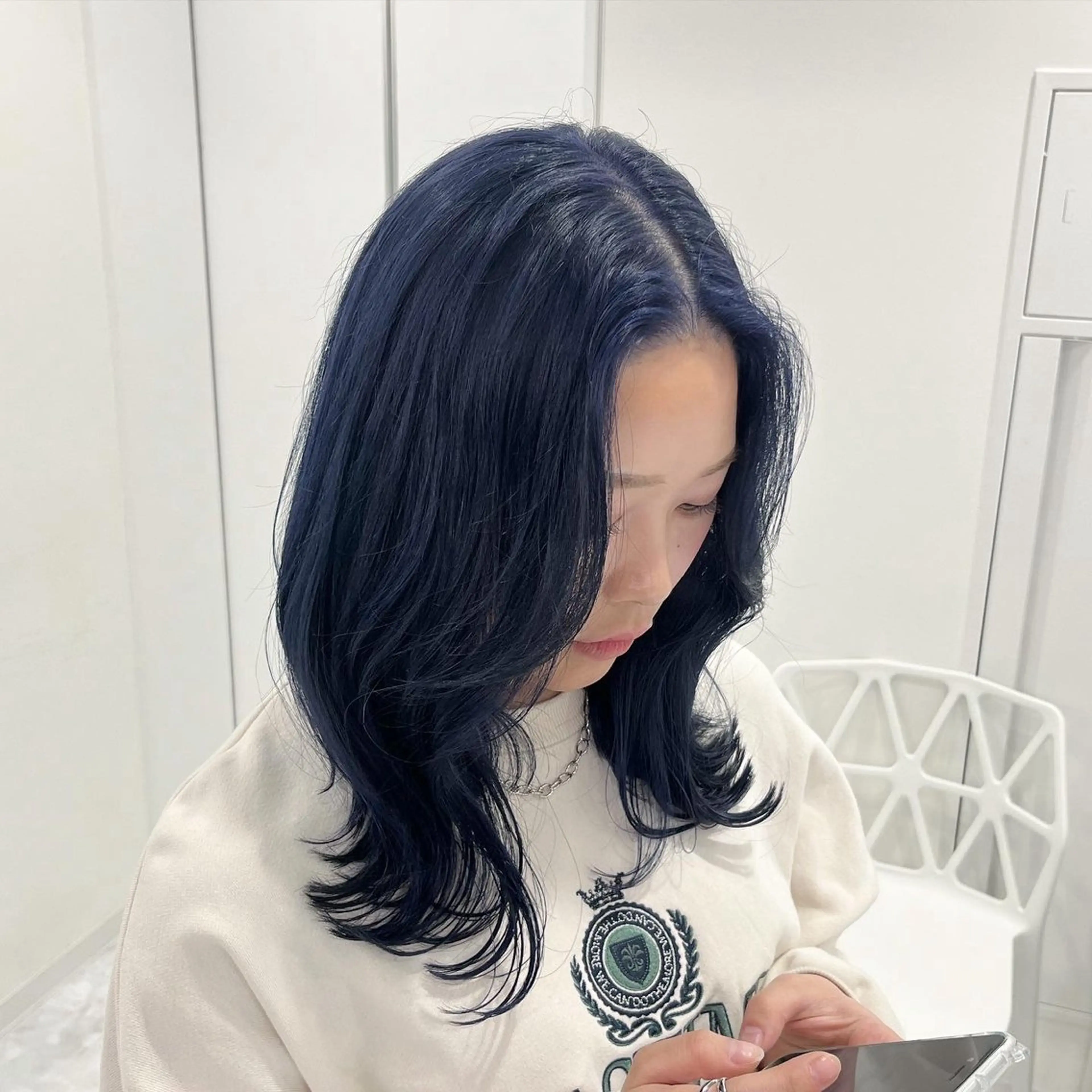 ミディアム カラー 🩵色落ち可愛い 寒色カラー🩵のヘアスタイル