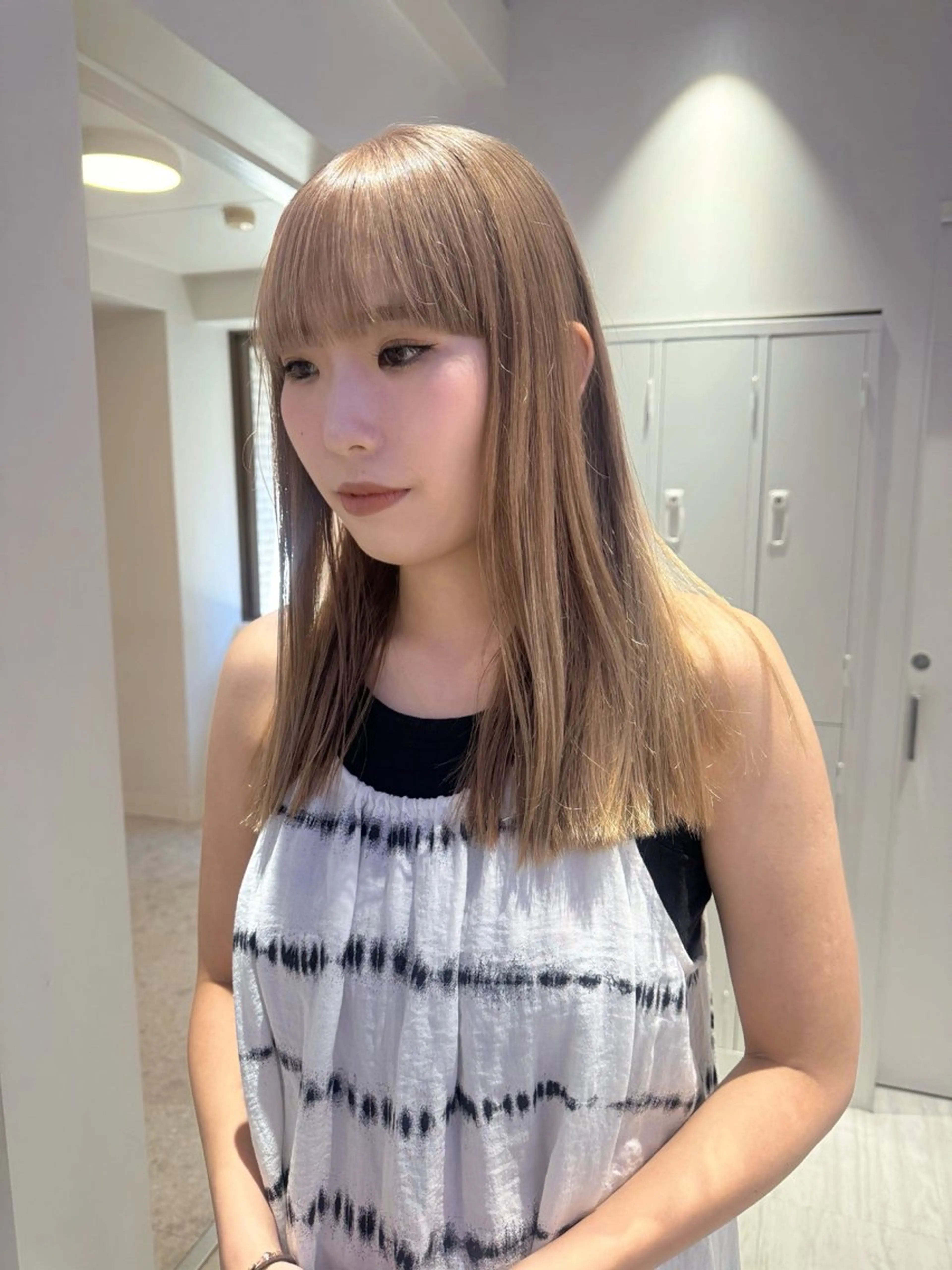 セミロング カラー ベージュカラー ブリーチ ブロンド ブロンドベージュ ヘアカラー トリートメント icon所属・Ami / icon博多のヘアスタイル