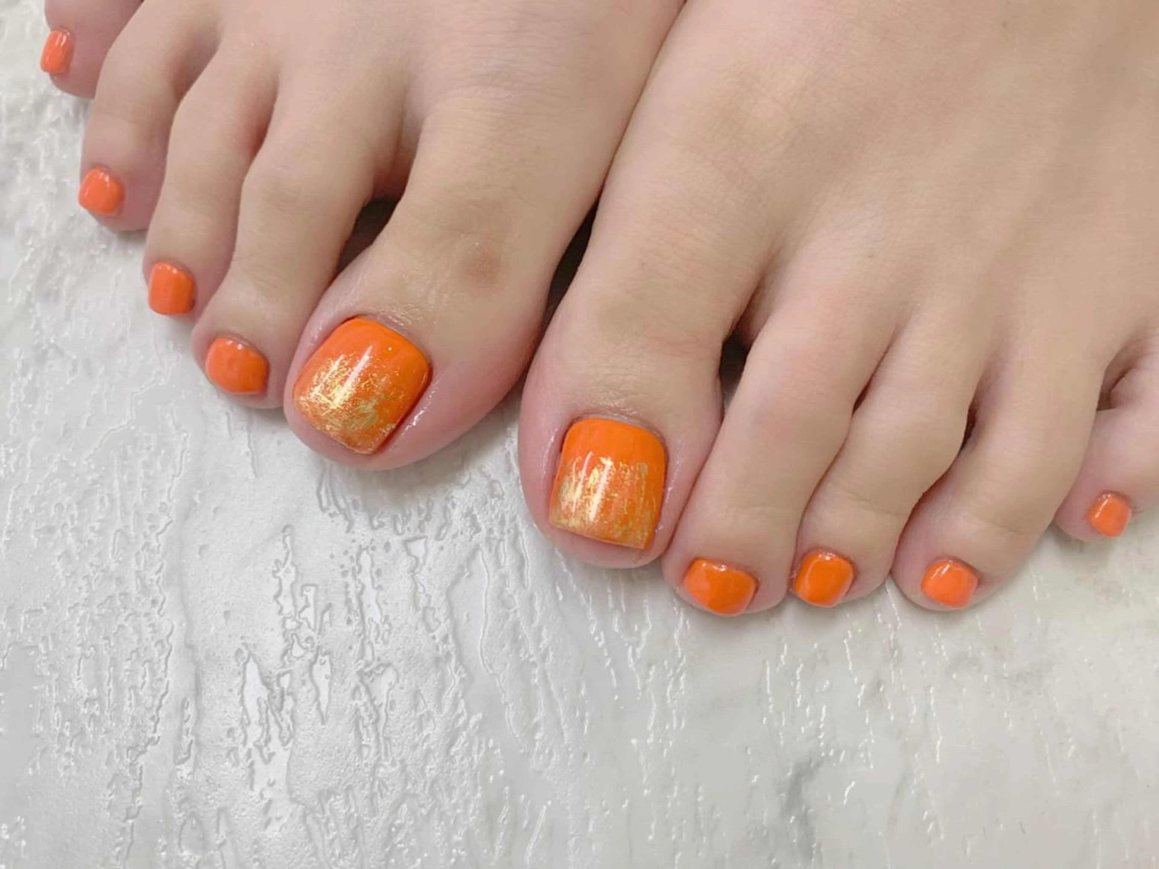 ネイル フットネイル オレンジ N-mode nail salon所属・NAIL 🎀 AIRIのネイルデザイン
