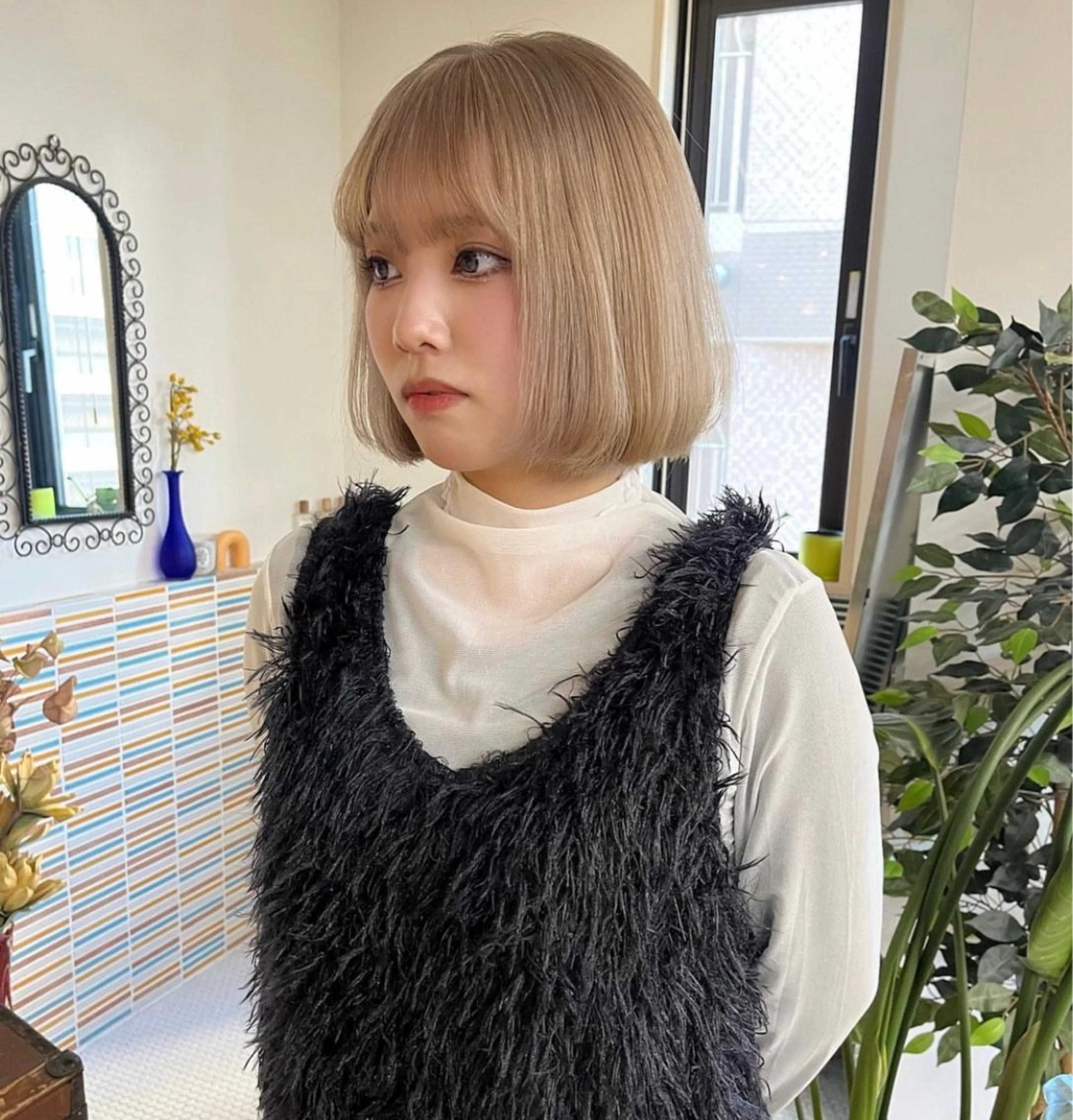 ミディアム カラー ベージュカラー ブリーチ ブリーチ矯正/ ブリーチ特化mikaのヘアスタイル