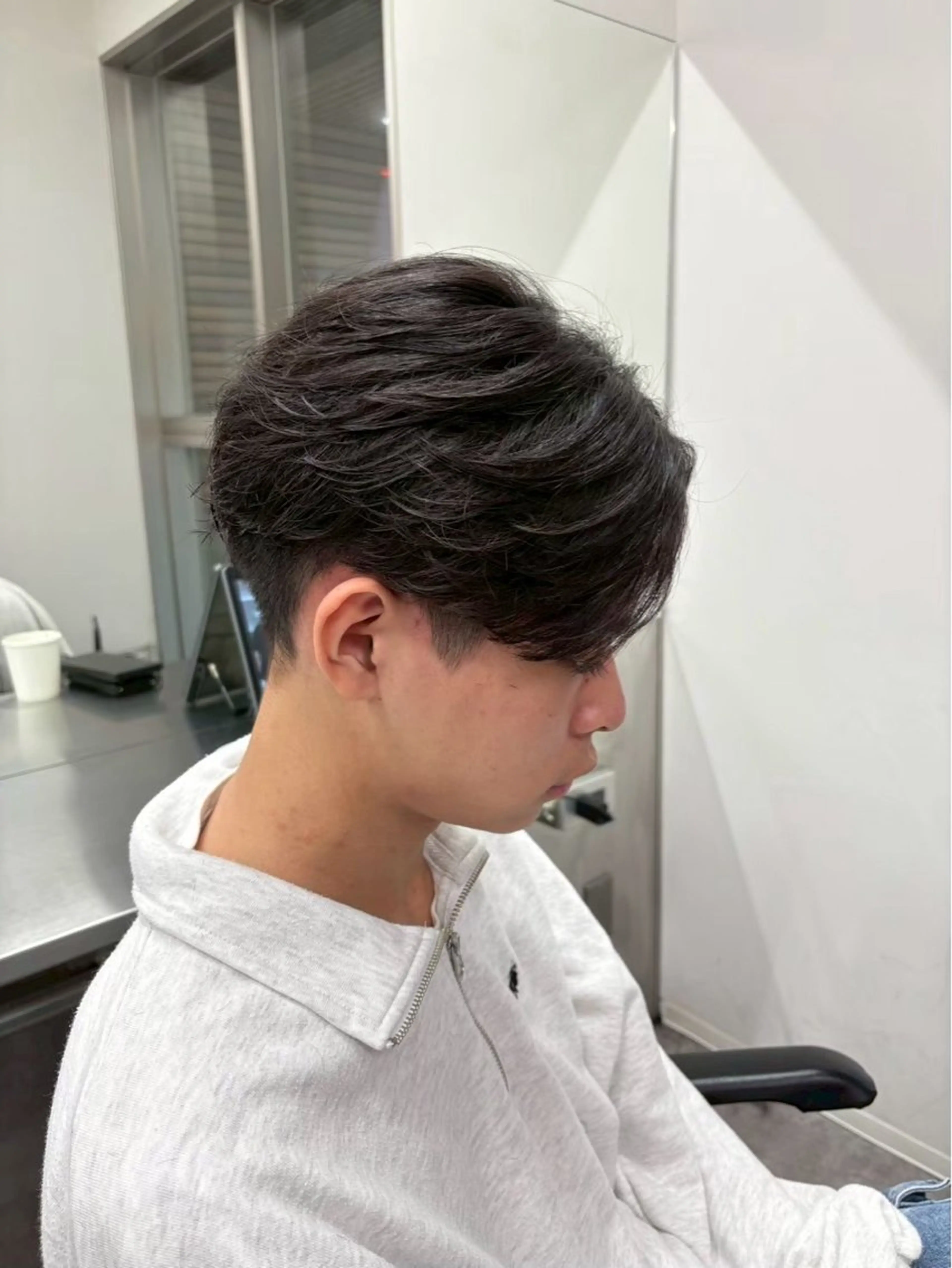 パーマ メンズハイトーン 北斗💍レイヤーのヘアスタイル