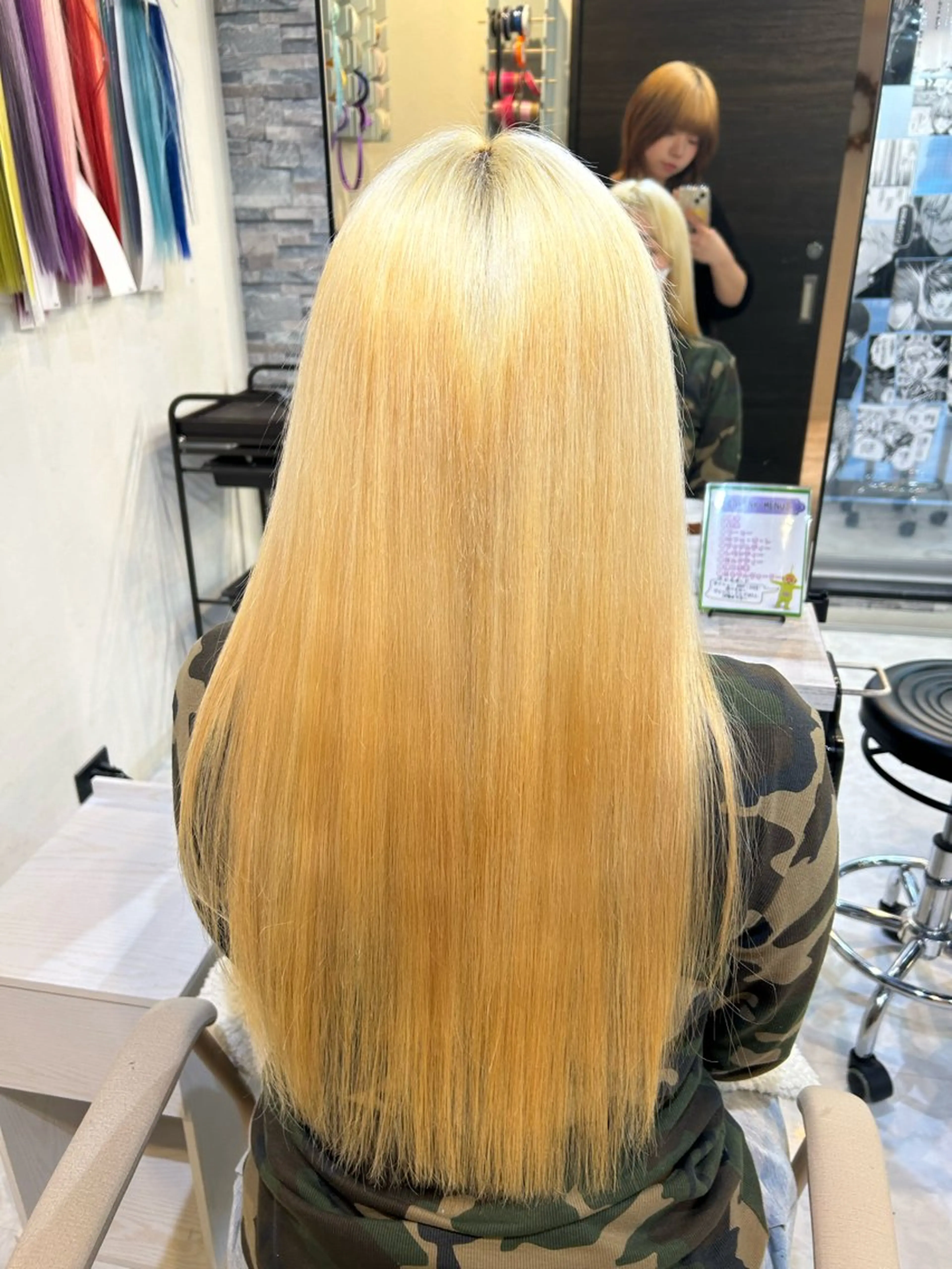 ロング ヘアカラー 荻野 ひなのヘアスタイル