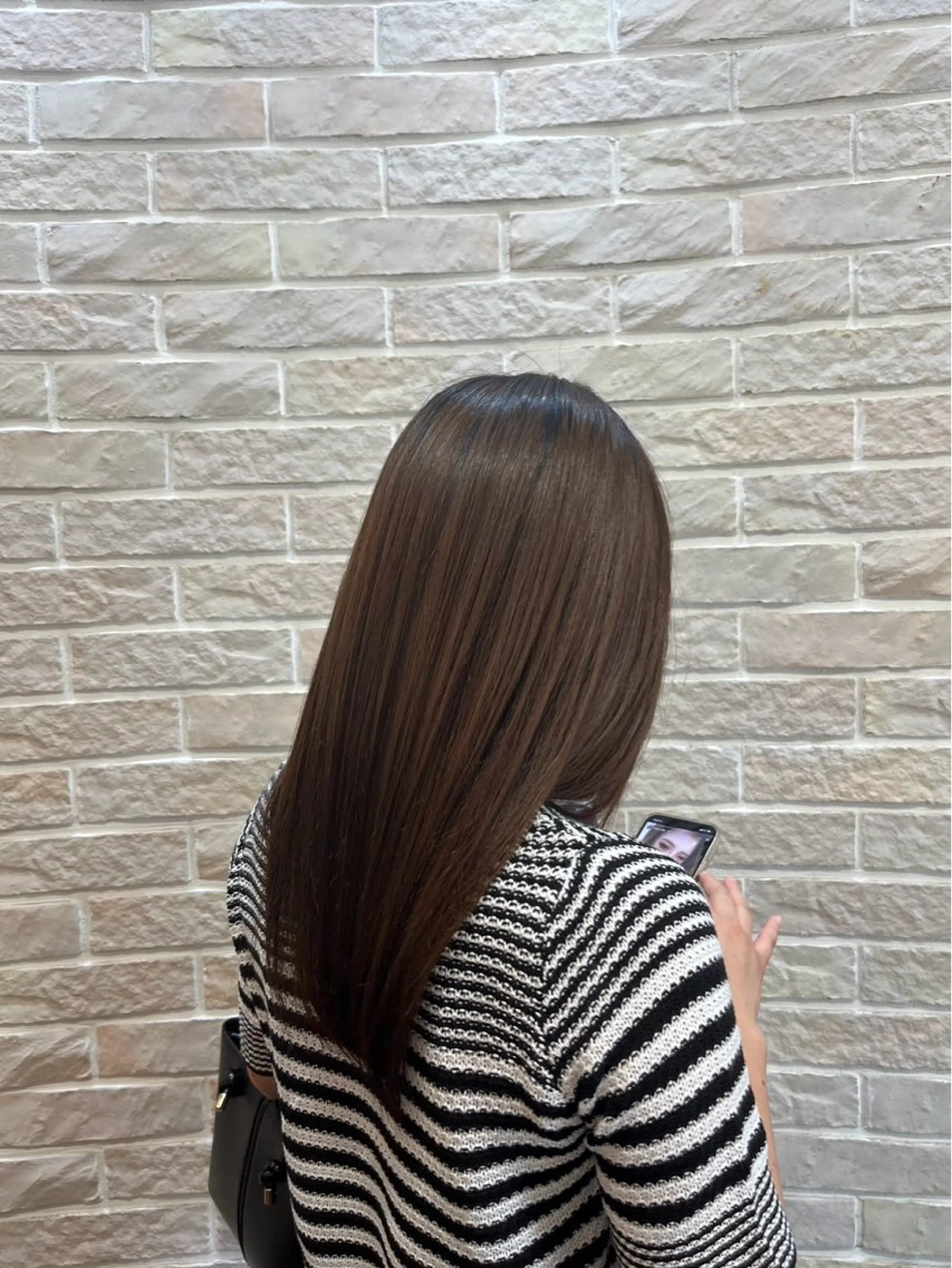 セミロング カラー 平 真亜里のヘアスタイル