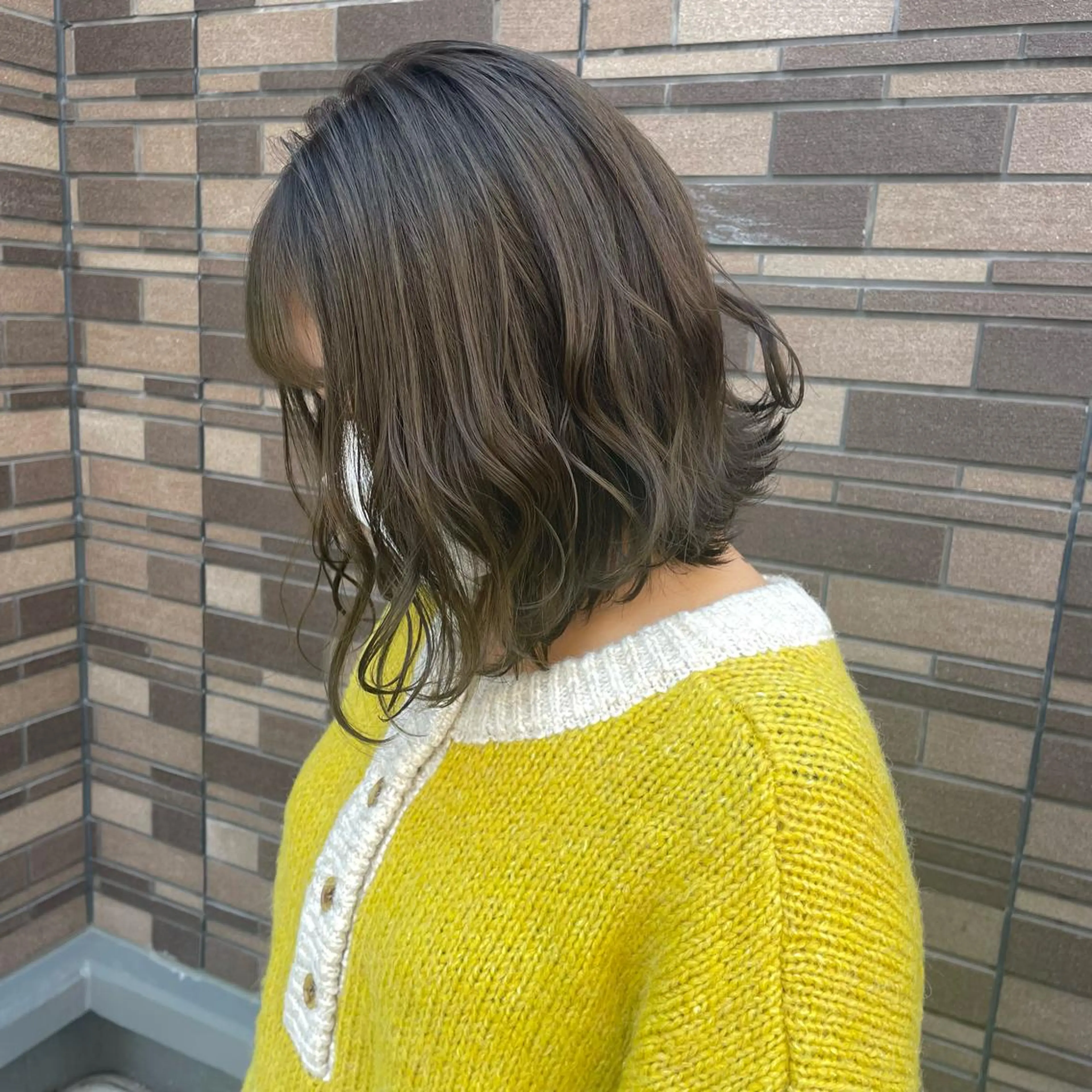 ミディアム カラー ベージュカラー オリーブベージュ MANAMI🪸 インナーカラーのヘアスタイル