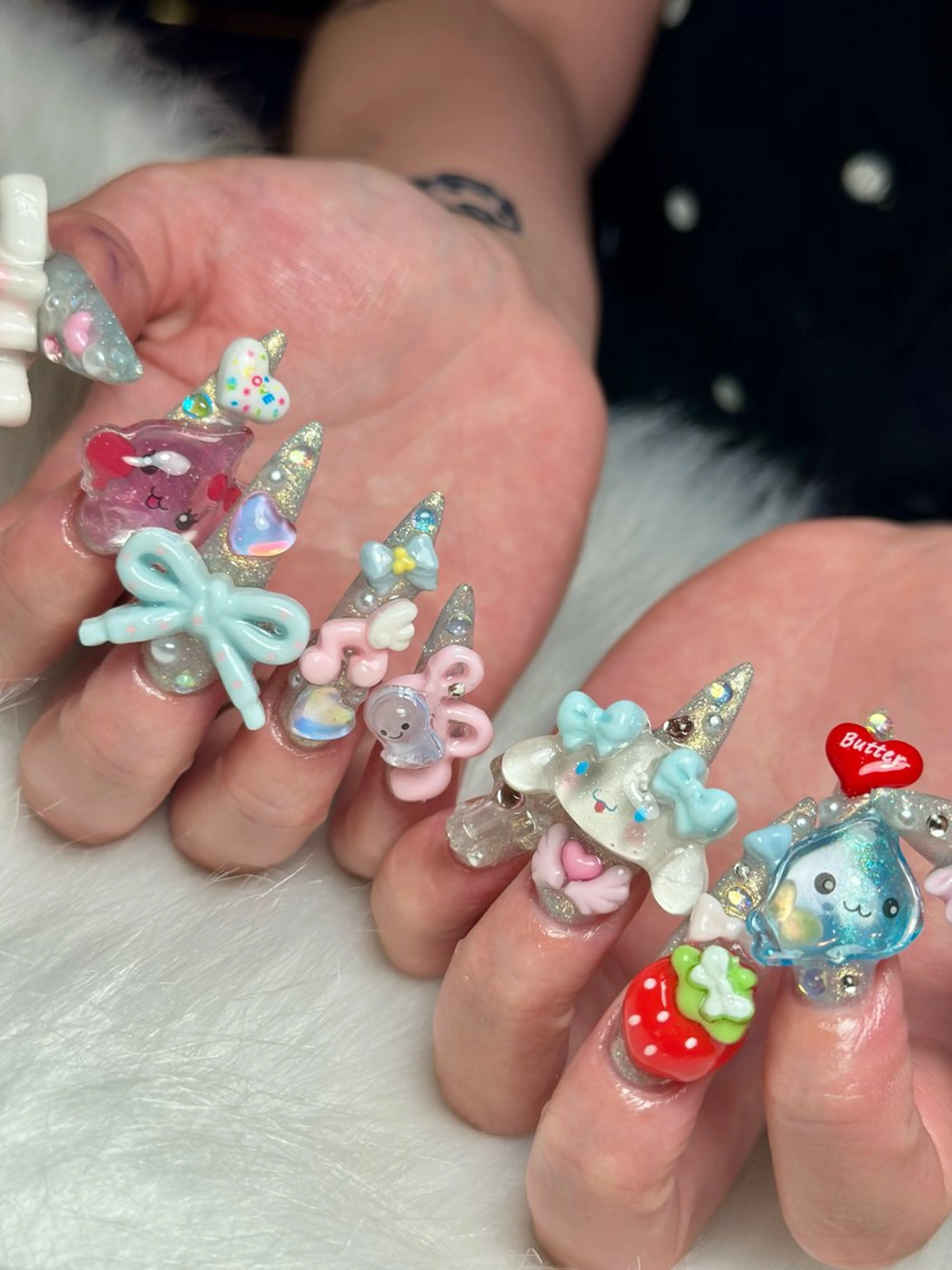 ネイル フレンチネイル グラデーション 韓国ネイル マグネットネイル シンプルネイル ハンドネイル CoMo Nail Studio所属・CoMo Nailのネイルデザイン