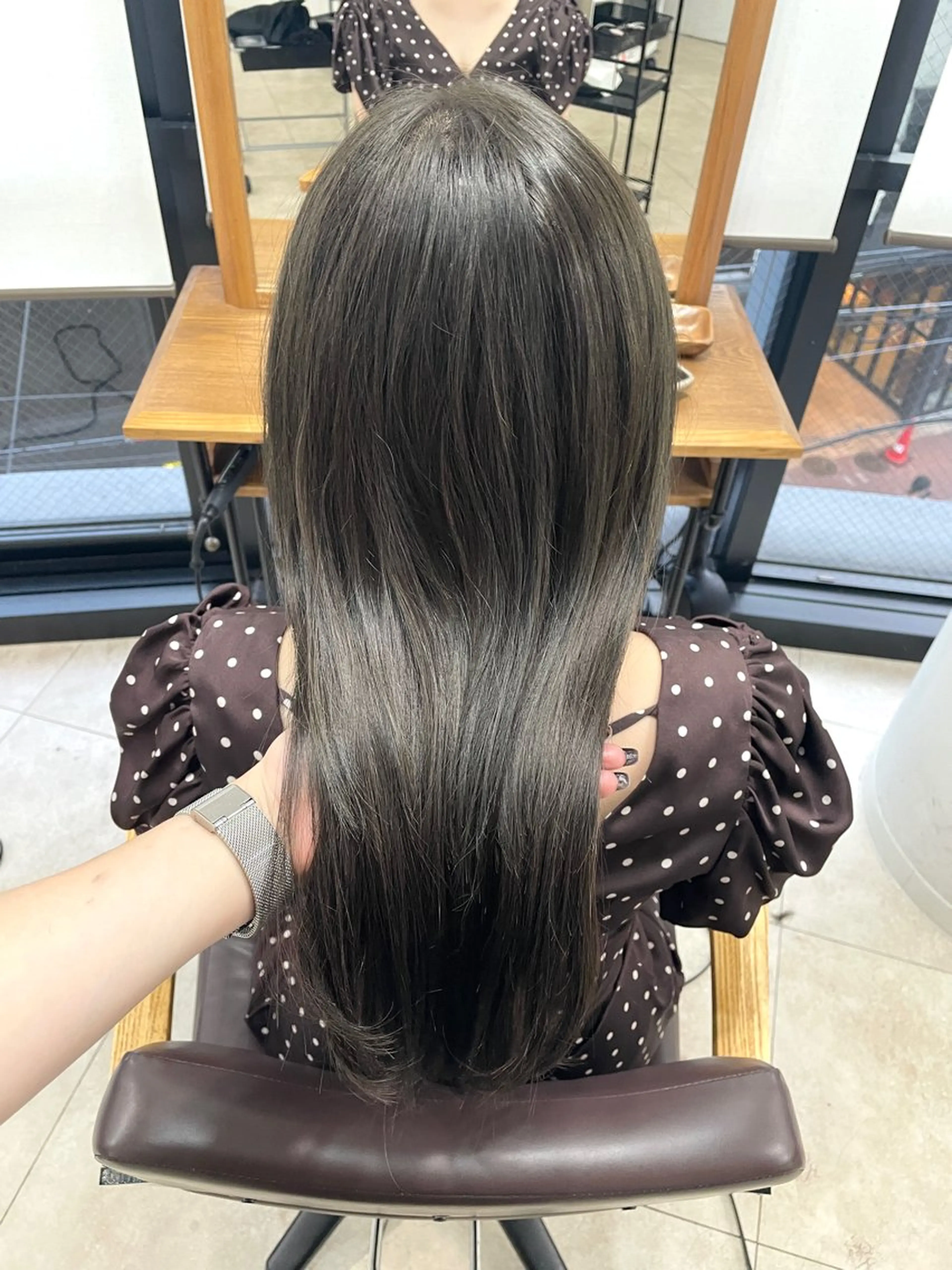 ロング カット ヘアカラー コトネ🫧 韓国風レイヤーカットのヘアスタイル