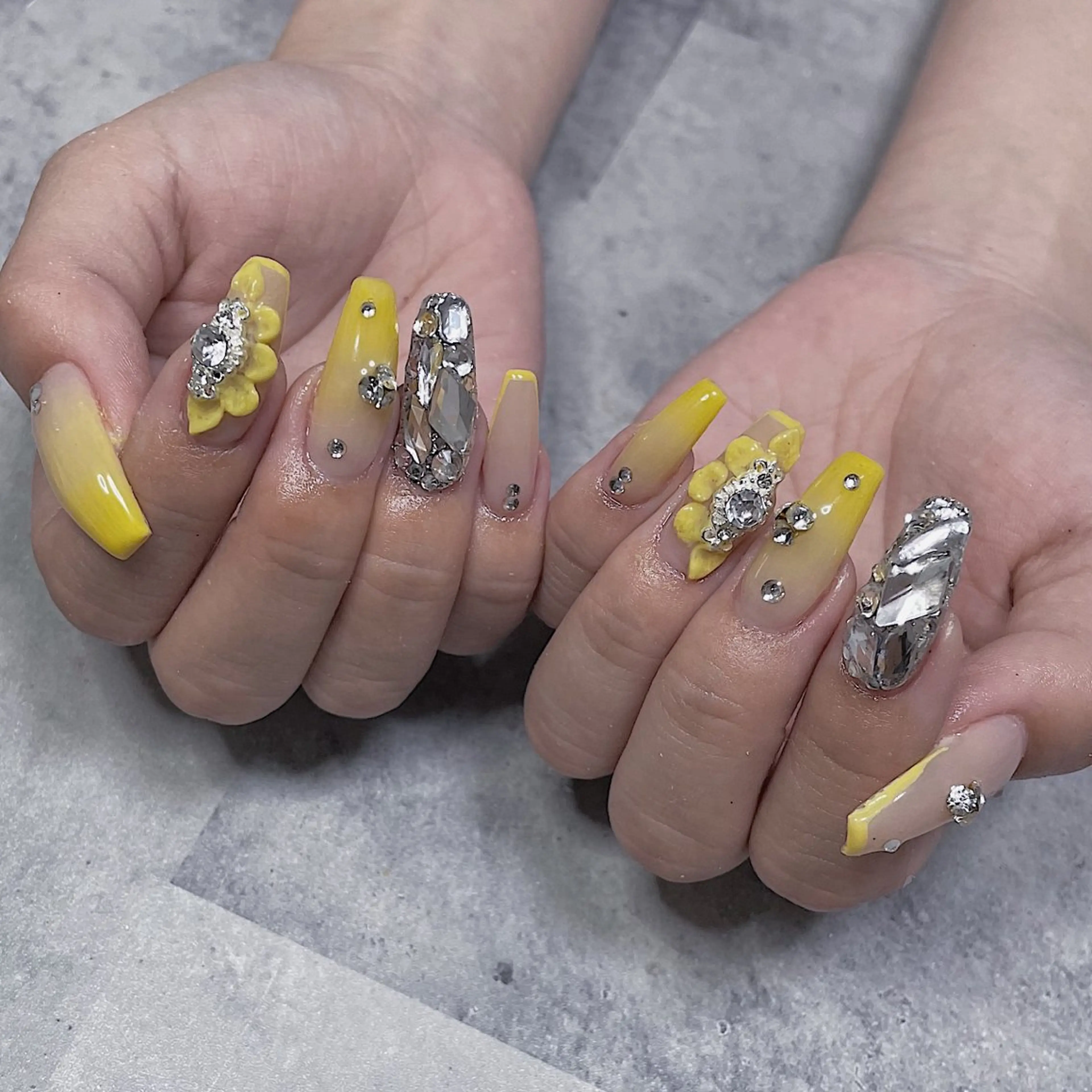 Hand💜10本アートの写真