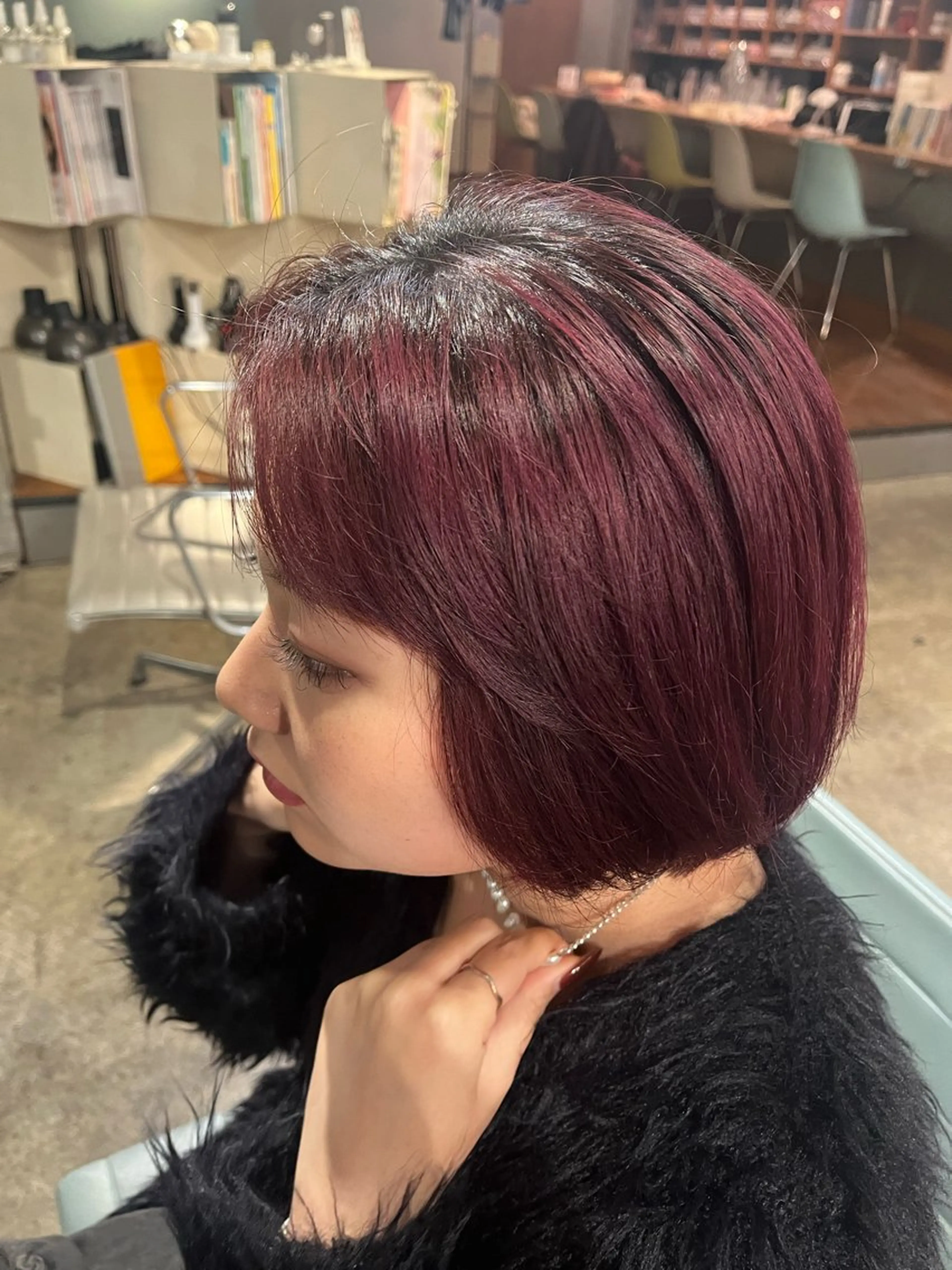 ショート カラー カシス 泉澤 風花のヘアスタイル