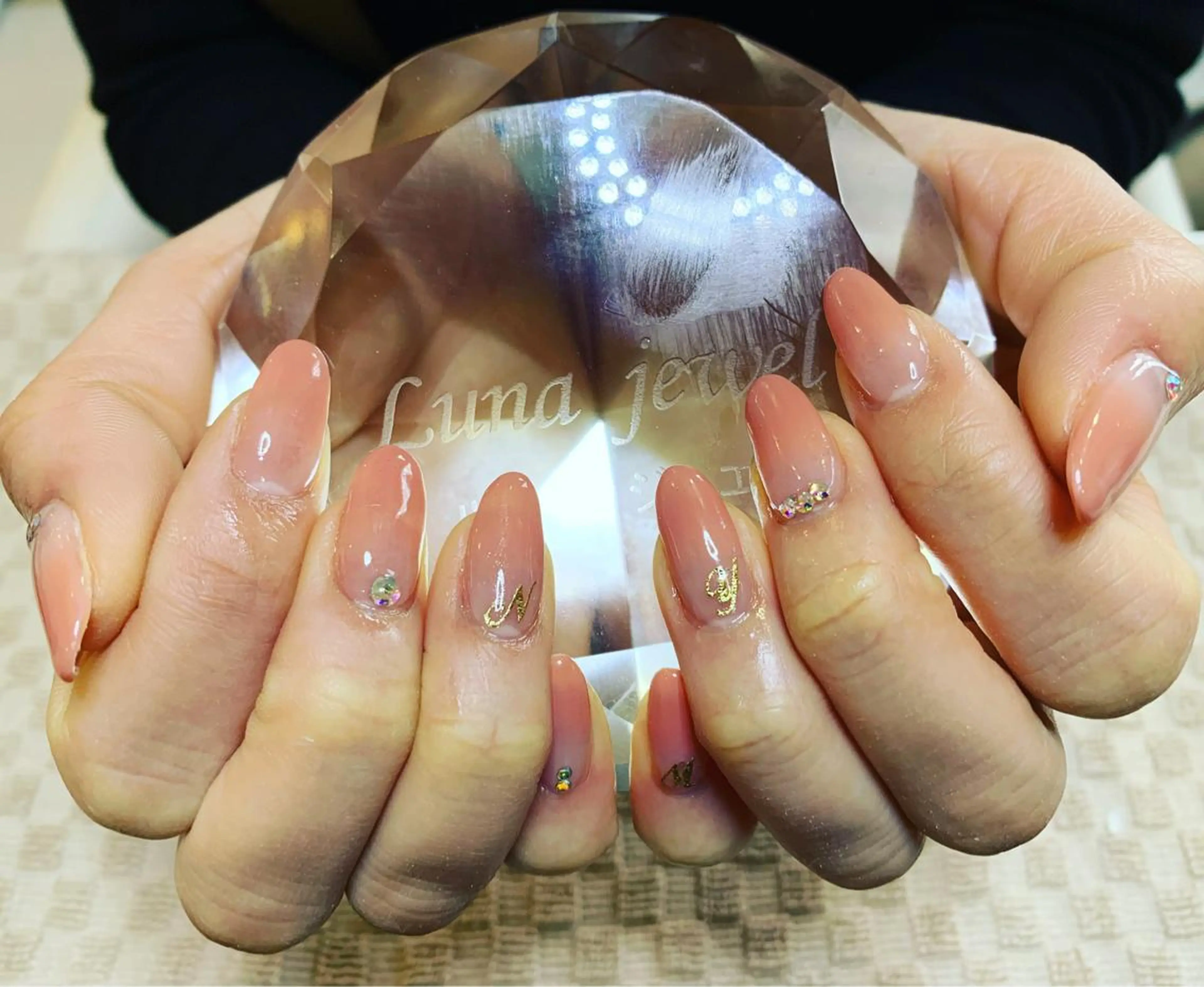 ネイル ストーンネイル Adite nailのネイルデザイン