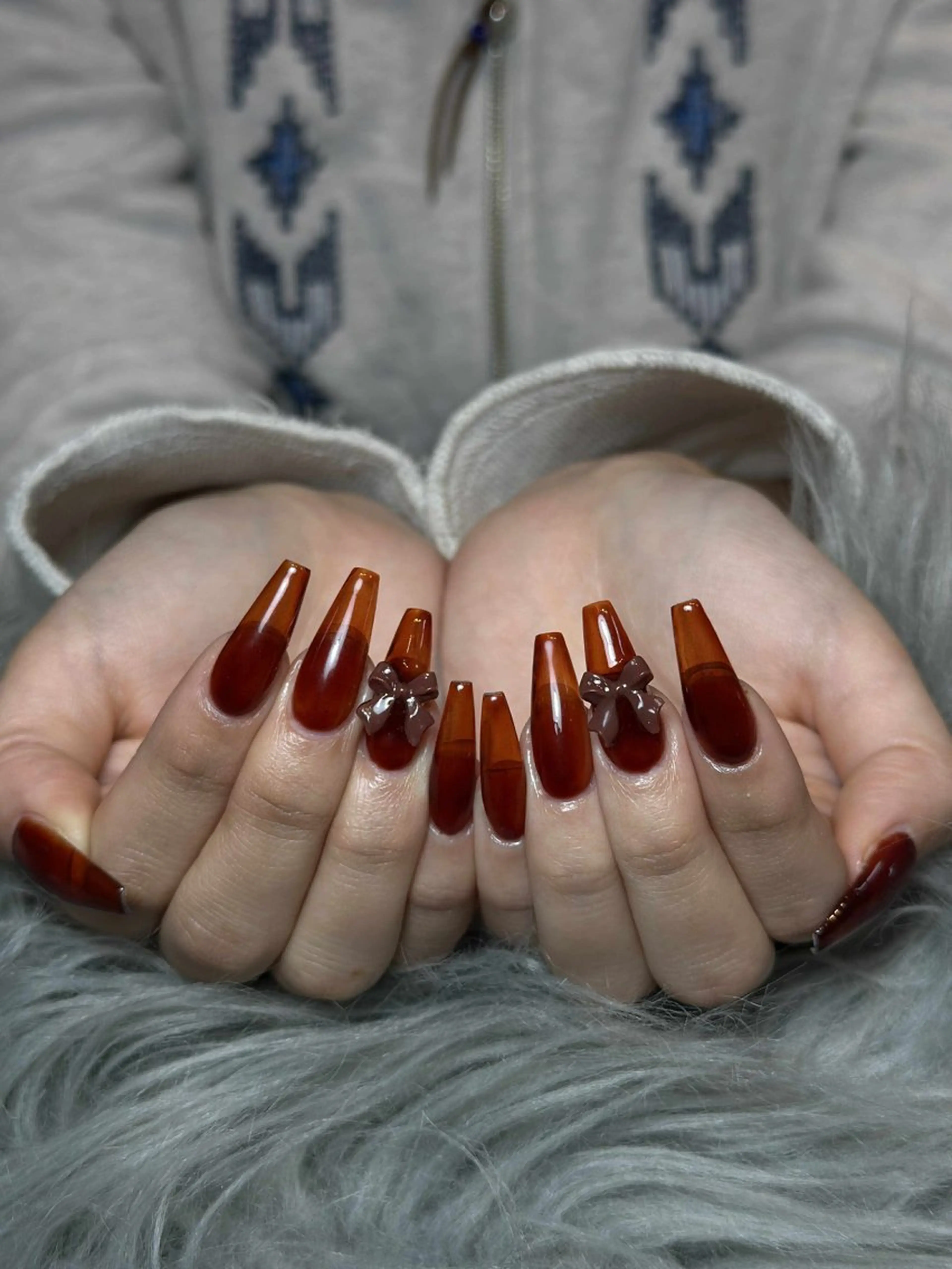 ネイル オーロラネイル ボルドー ブラウン 氷ネイル・うるうるネイル キラキラネイル ハンドネイル Julli NailStudioのネイルデザイン