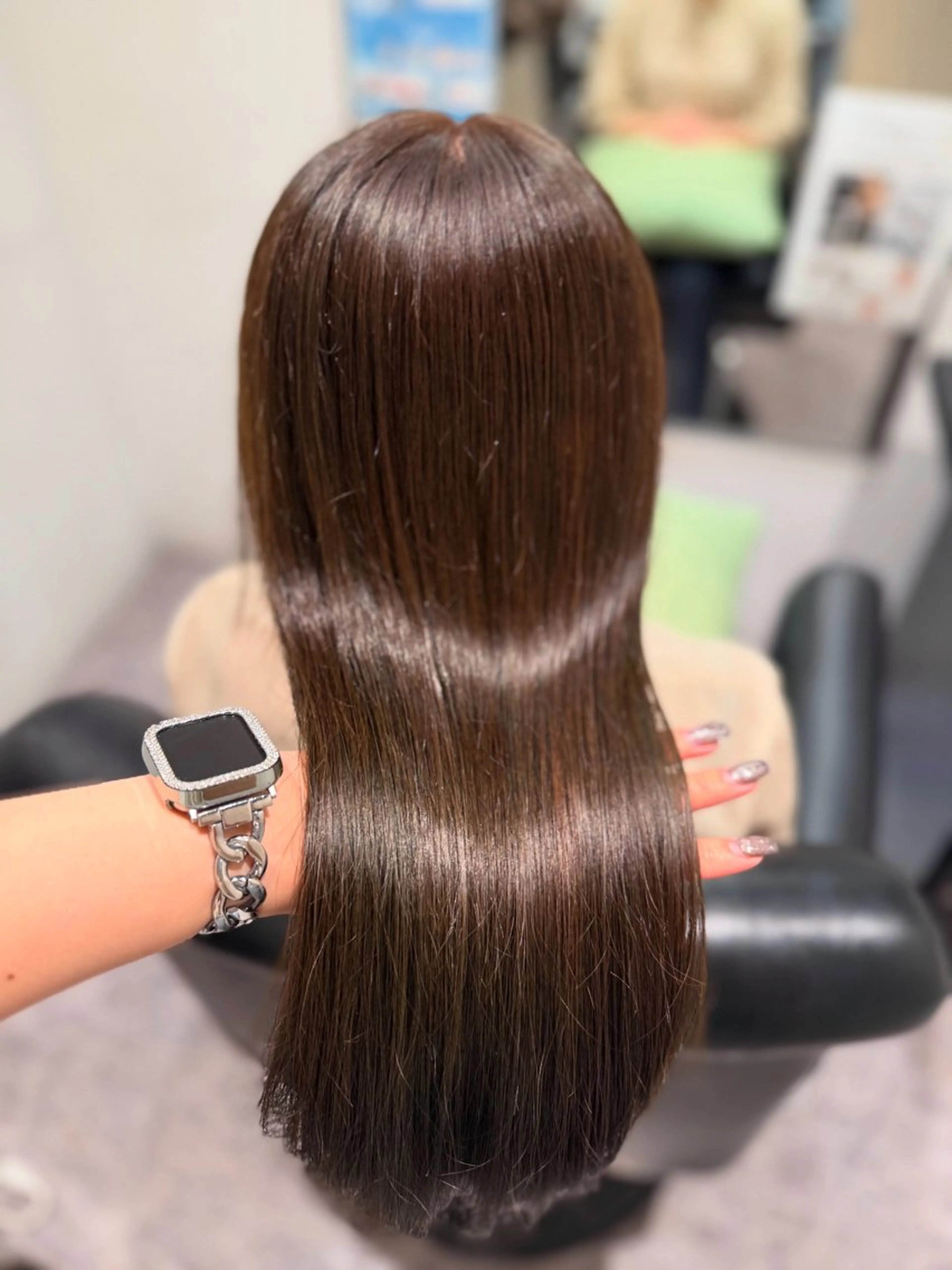 セミロング カット ヘアカラー トリートメント Mio｜ぱつっとボブ ｜髪質改善ストレートのヘアスタイル