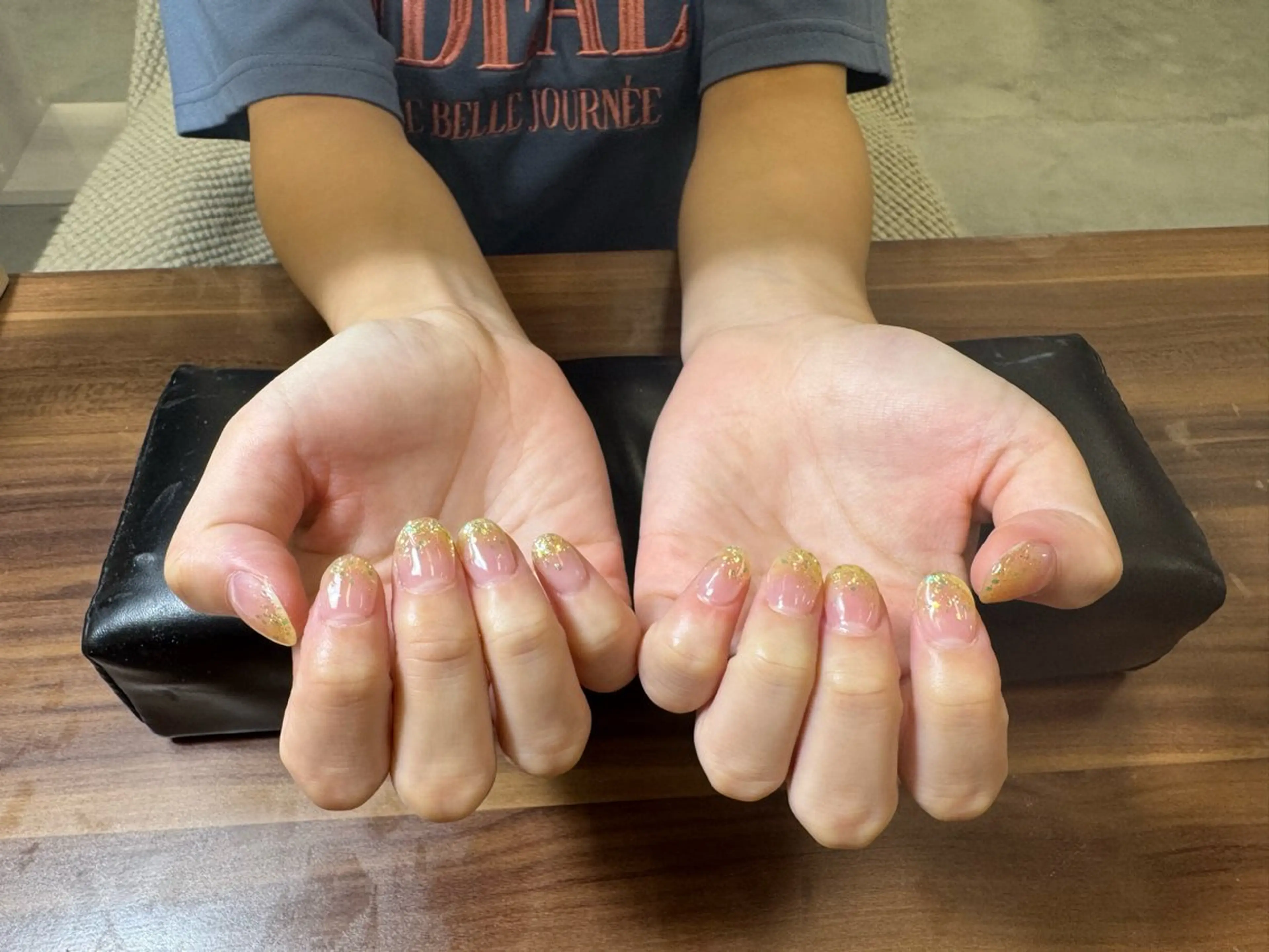 ネイル グラデーション ラメ(グリッター) 黄色 エーナイン　イオンモール苫小牧店所属・尾﨑 梨緒のネイルデザイン