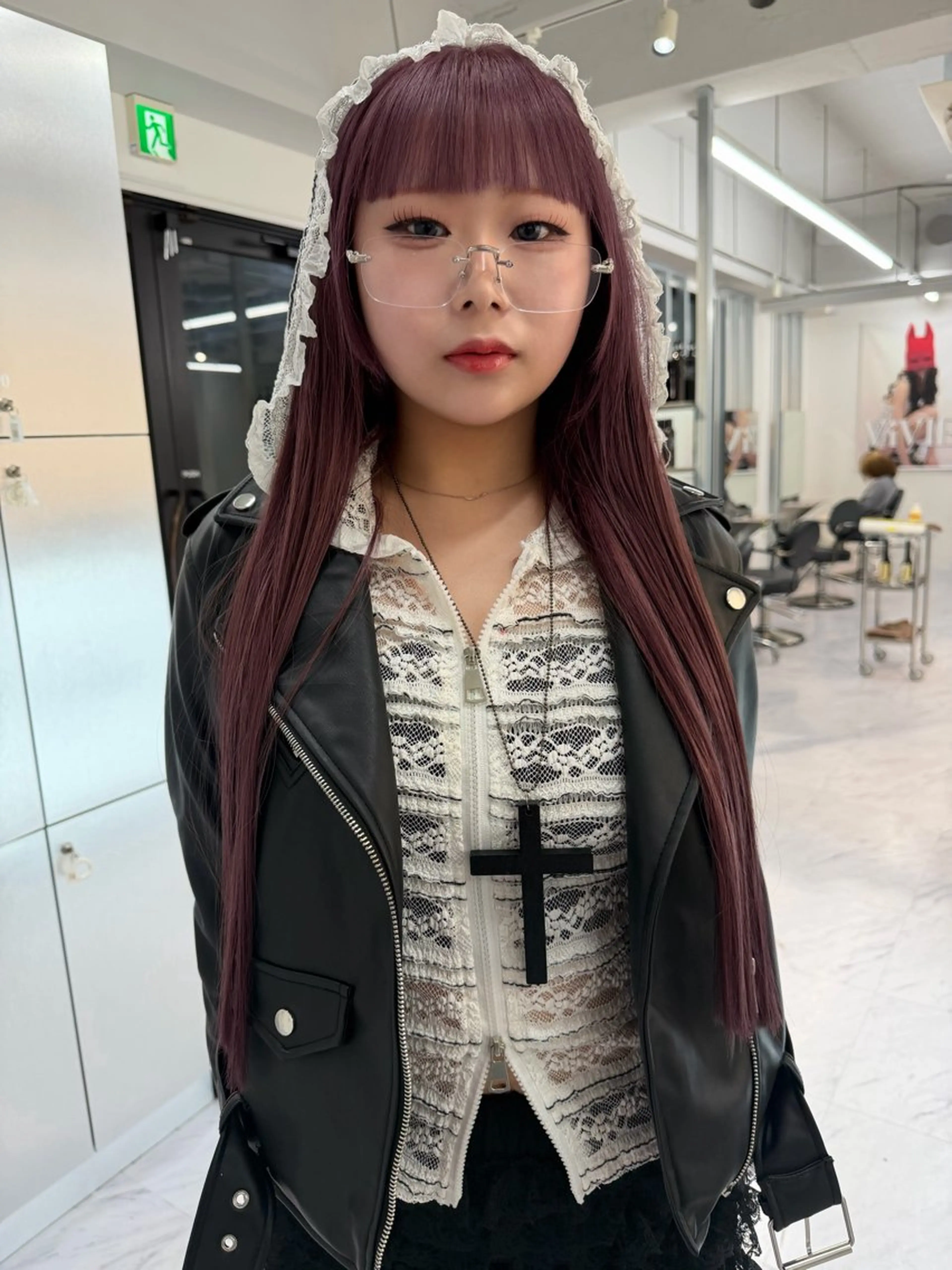 ロング カラー ベージュカラー ブリーチ ケアブリーチ ディープパープル デザインカラー ヘアカラー トリートメント TATSUブリーチ/ ミルクティーベージュのヘアスタイル