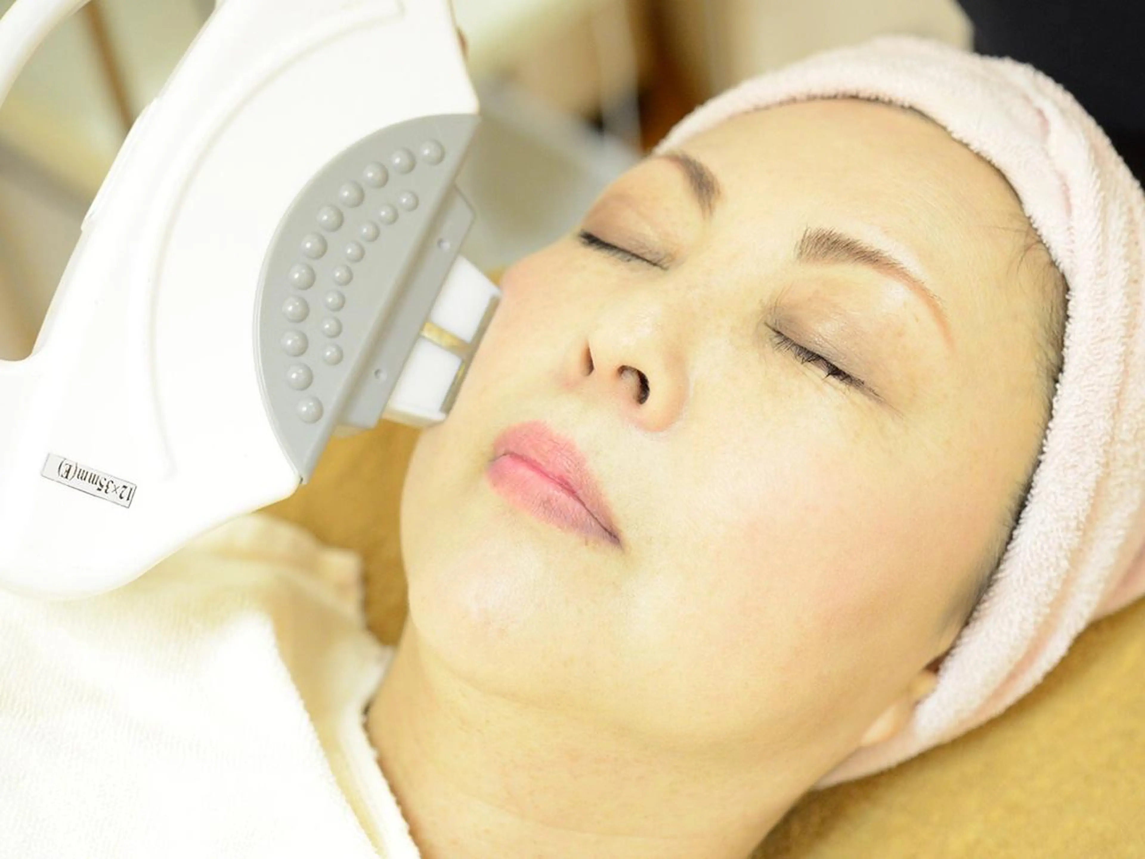 お顔脱毛Eライト脱毛で美肌に😊の写真