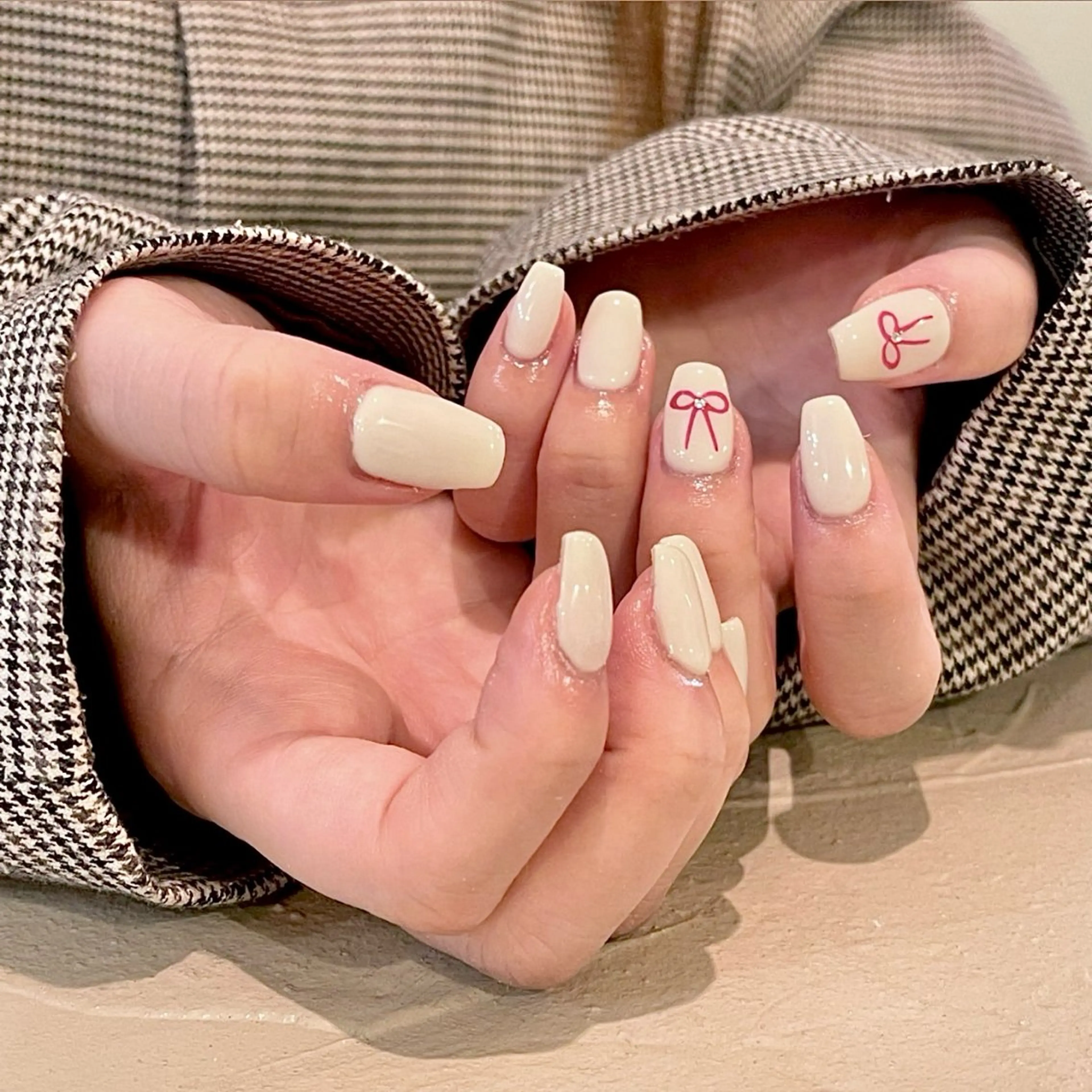 ネイル リボン シンプルネイル ホワイト 冬ネイル ネイルサロン赤ちゃん所属・ネイルサロン赤ちゃん MIYUのネイルデザイン