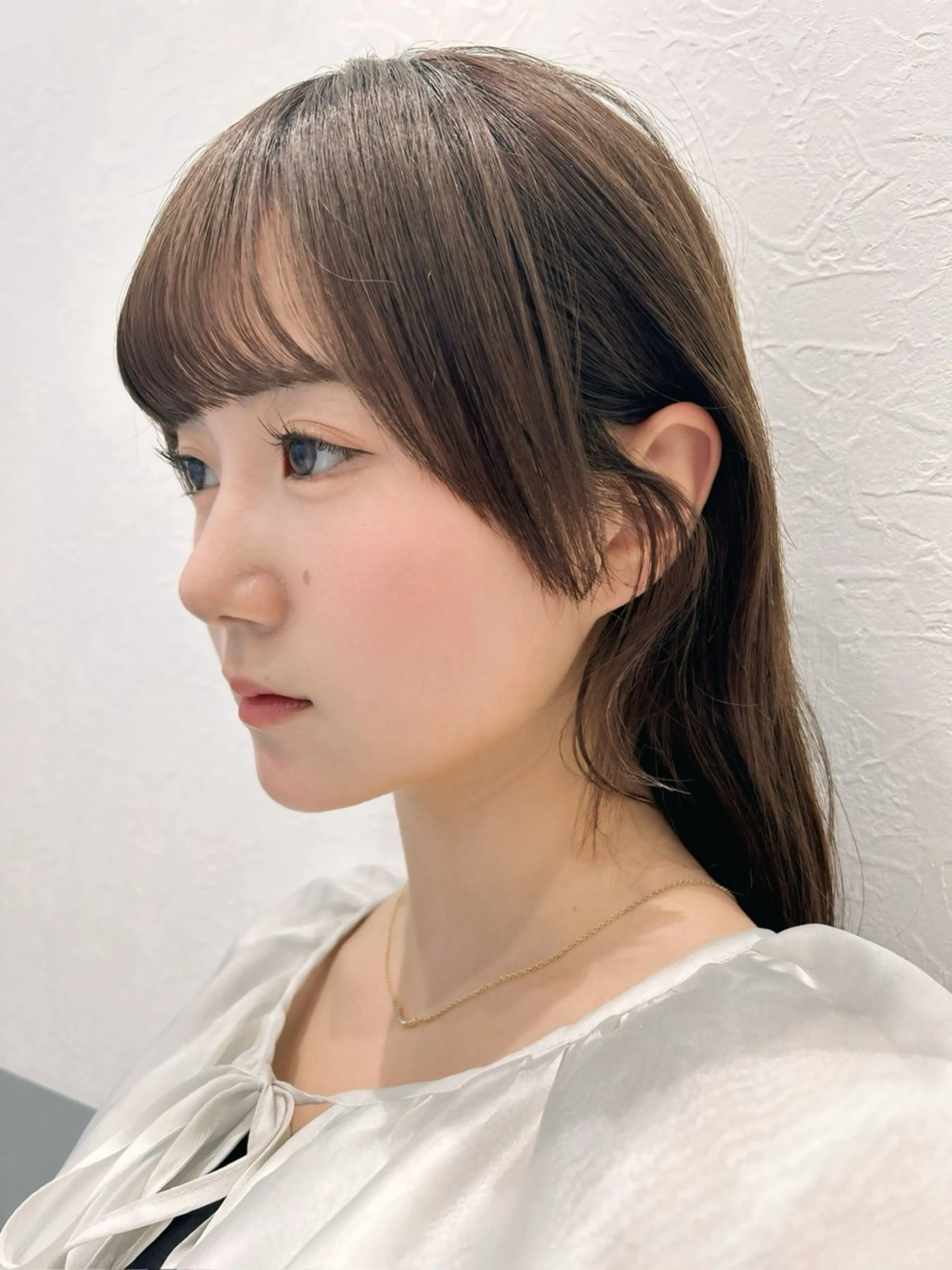 ミディアム カラー 顔まわりレイヤー 顔周りカット レイヤーカット サイドバング 小顔カット 顔周りカット× 髪質改善【リョウ】のヘアスタイル