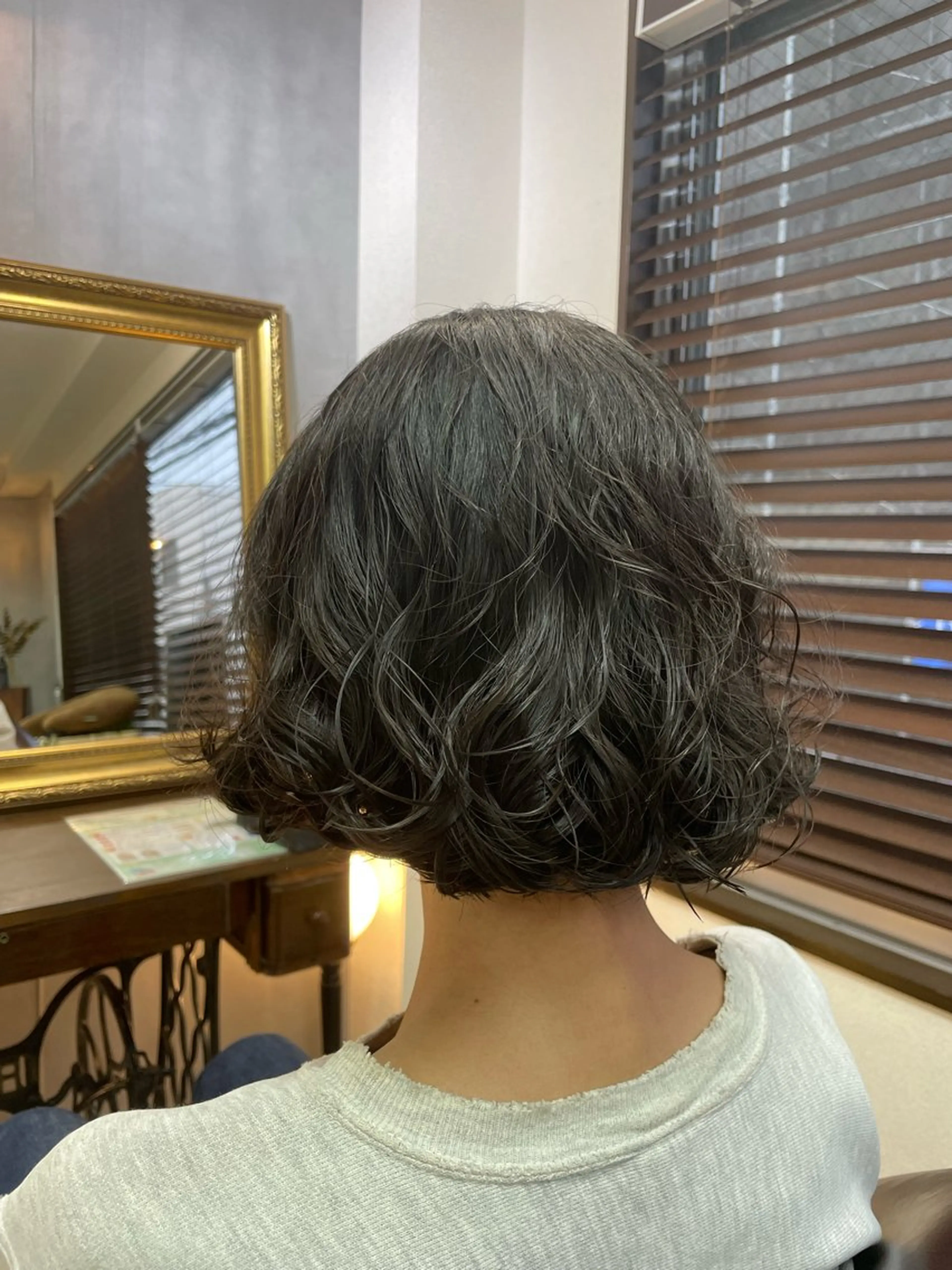 カット +パーマ （髪への負担をかけずにダメージを抑えたパーマふんわりした仕上がりになります）+前処理トリートメントの写真