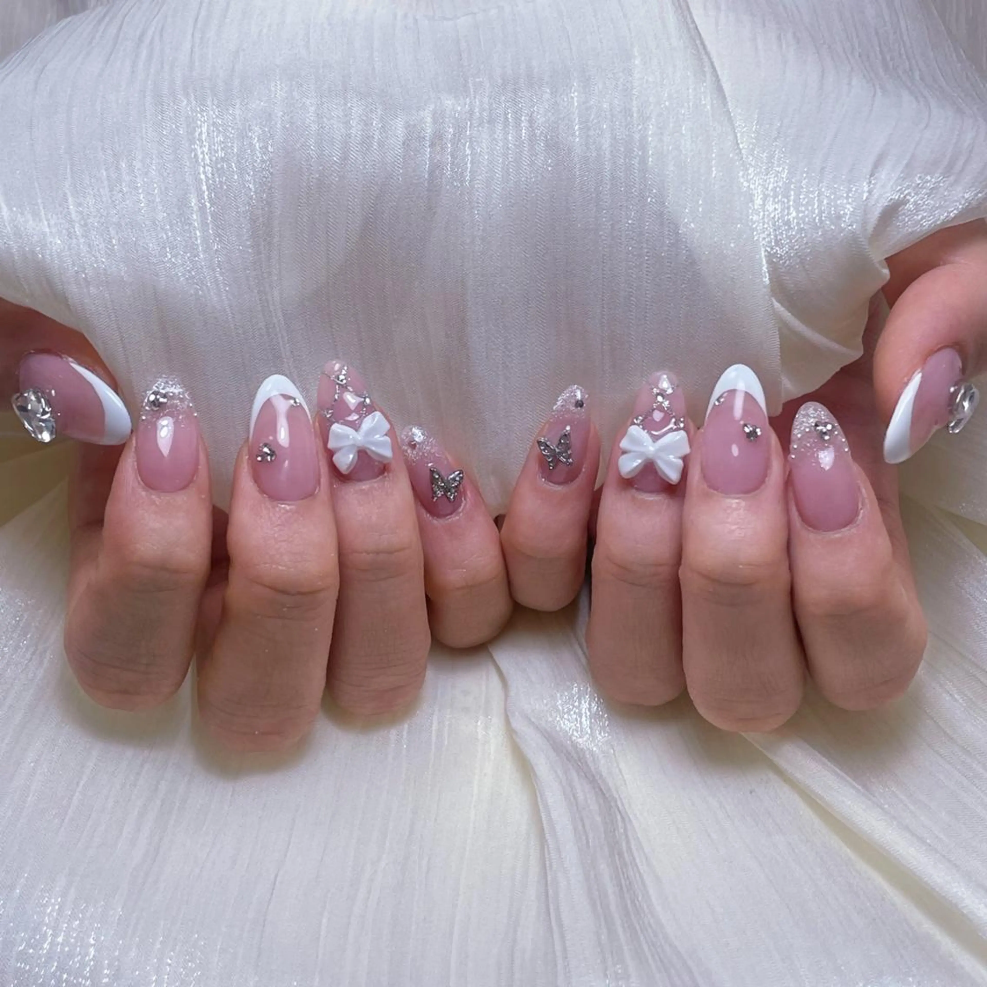 ネイル アートネイル オーロラネイル フラッシュネイル ガーリー キラキラネイル ハンドネイル DIAMOND NailStudioのネイルデザイン