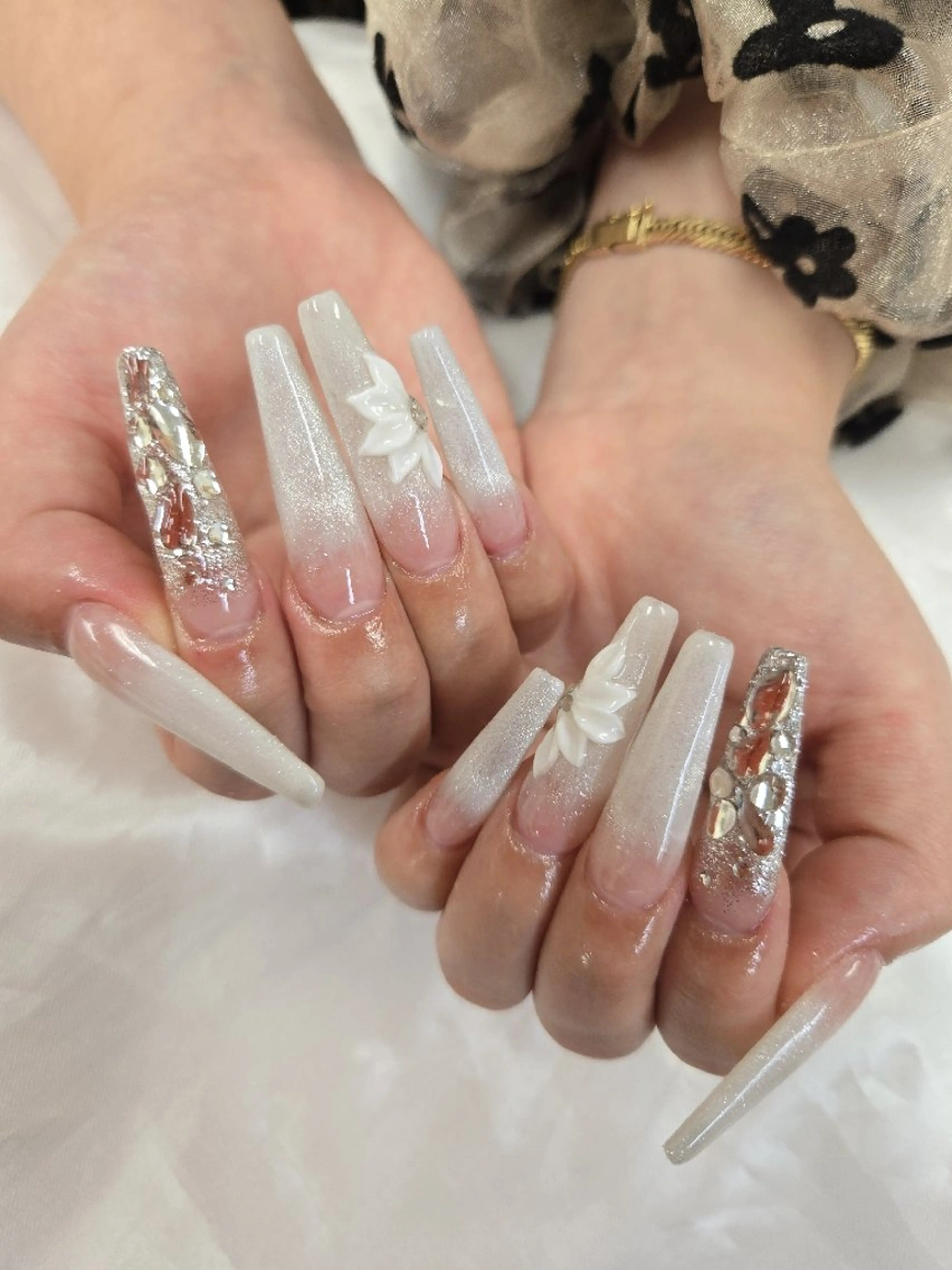 ネイル アートネイル オーロラネイル チークネイル ジェルネイル グラデーション ハンドネイル 河野ちえ (雑誌掲載サロン)のネイルデザイン